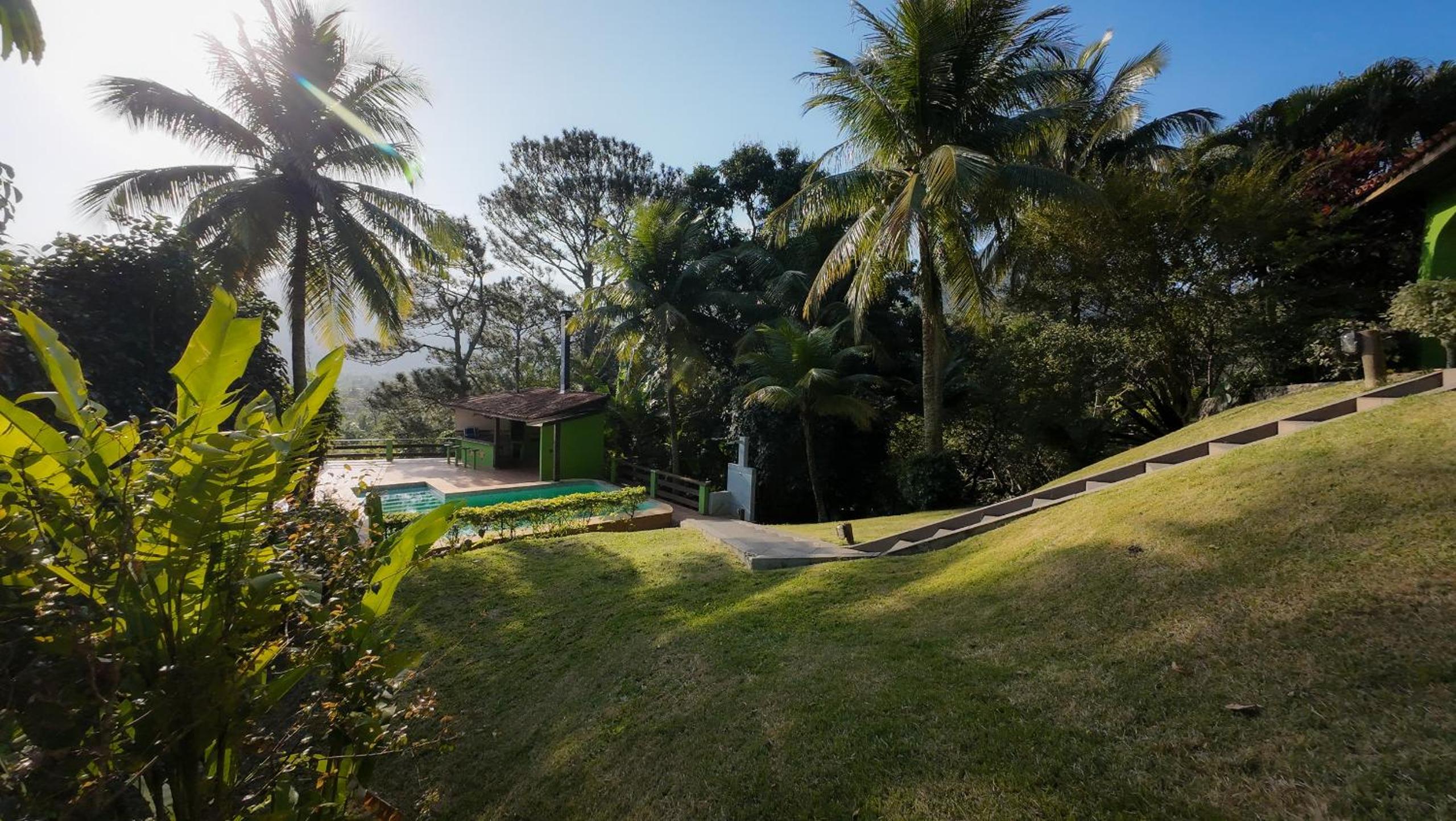 Casa com Piscina, Jardim e Vista Incrível para o mar