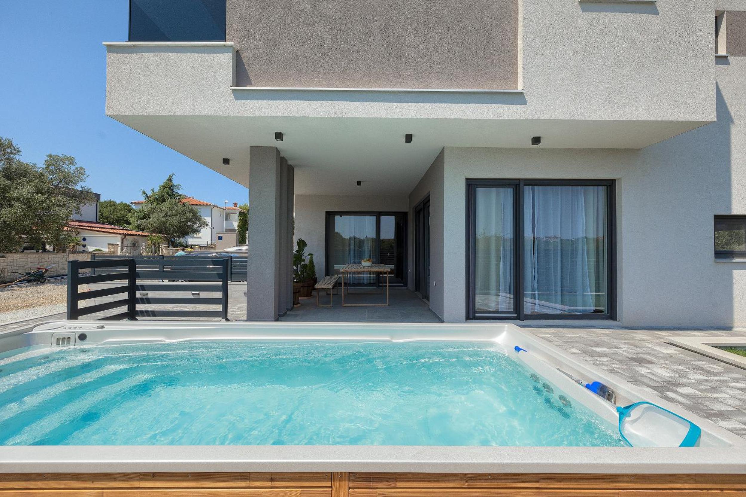Villa Loreta near Fažana for 7 plus 1 people with luxury private jacuzzi only 600 meters from sea view 2