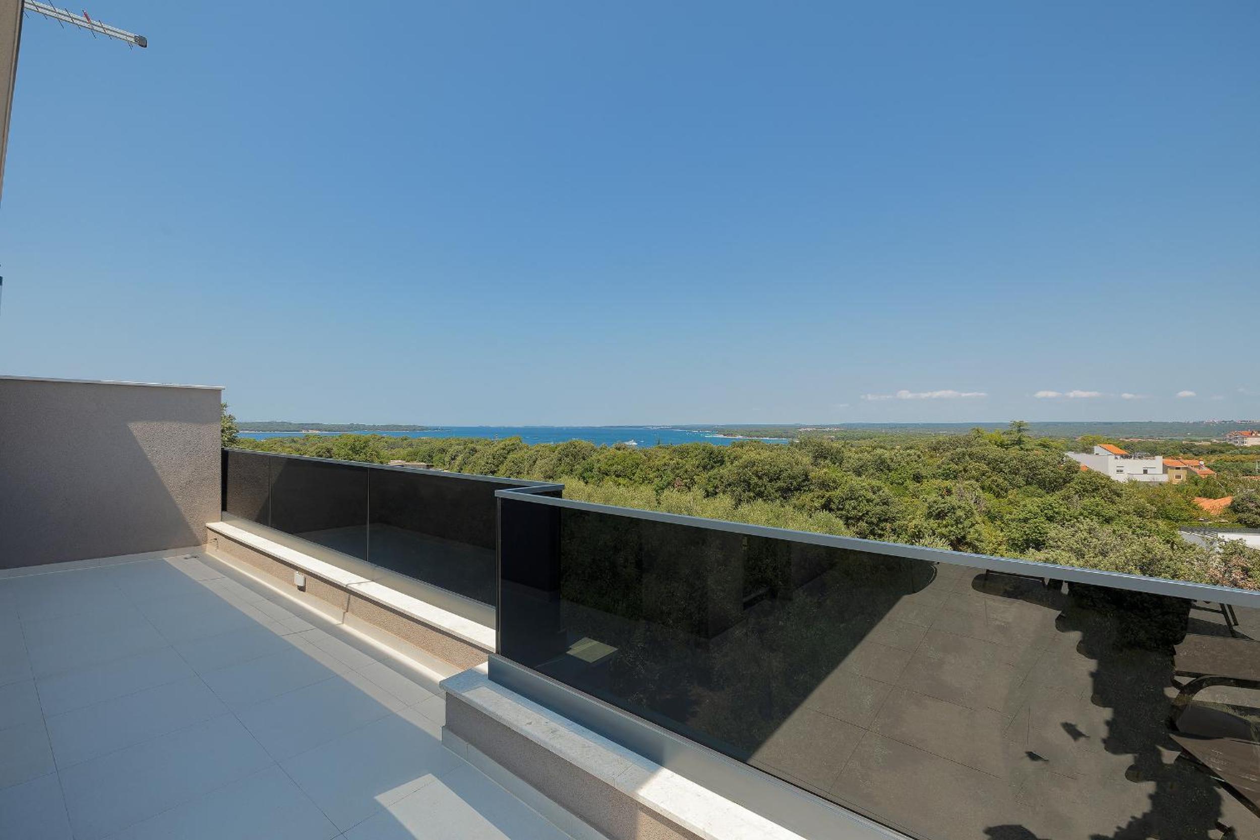 Villa Loreta near Fažana for 7 plus 1 people with luxury private jacuzzi only 600 meters from sea view 5