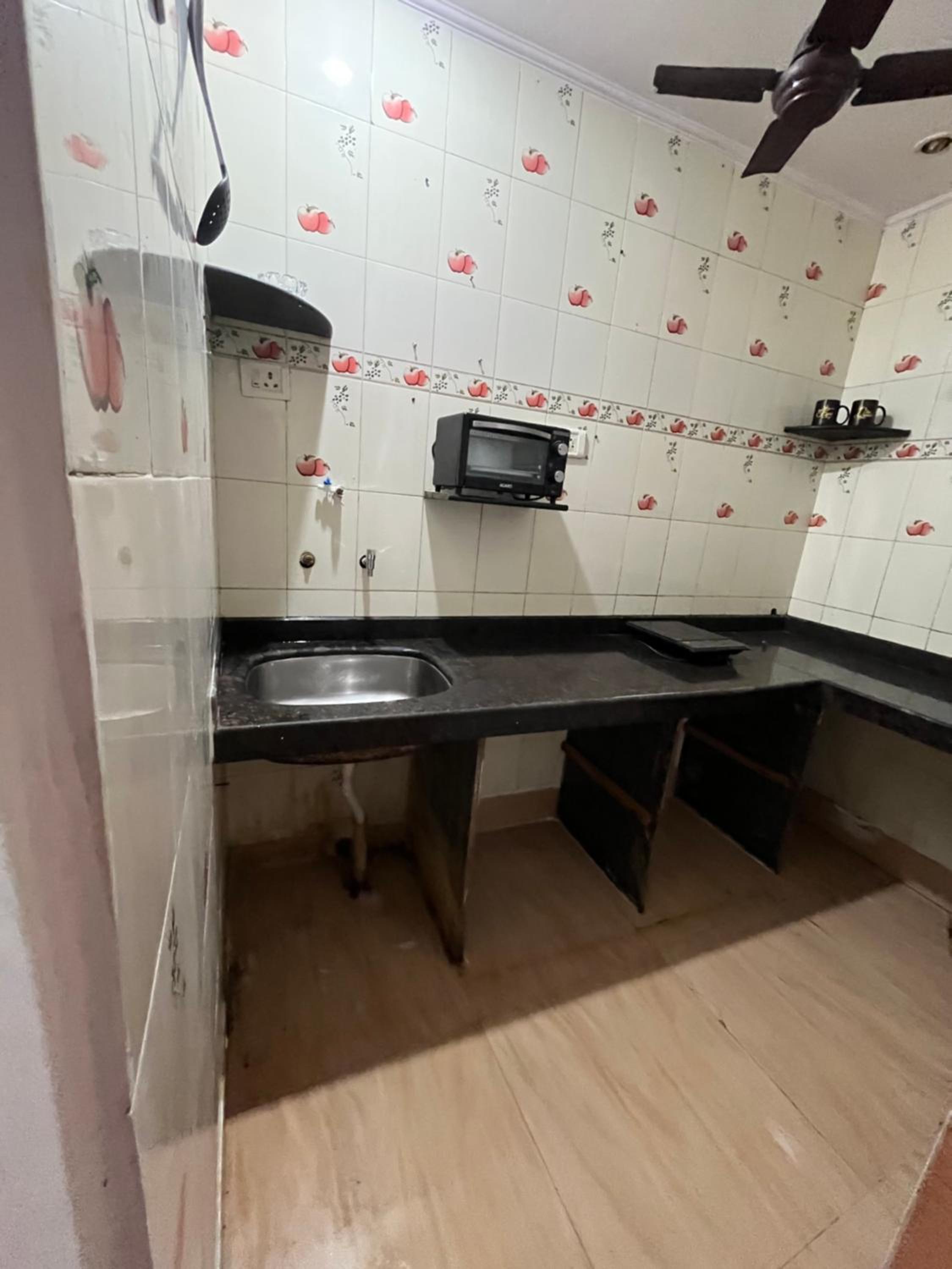 Budget friendly 2bhk flat at Pali Hill bandra photo 5
