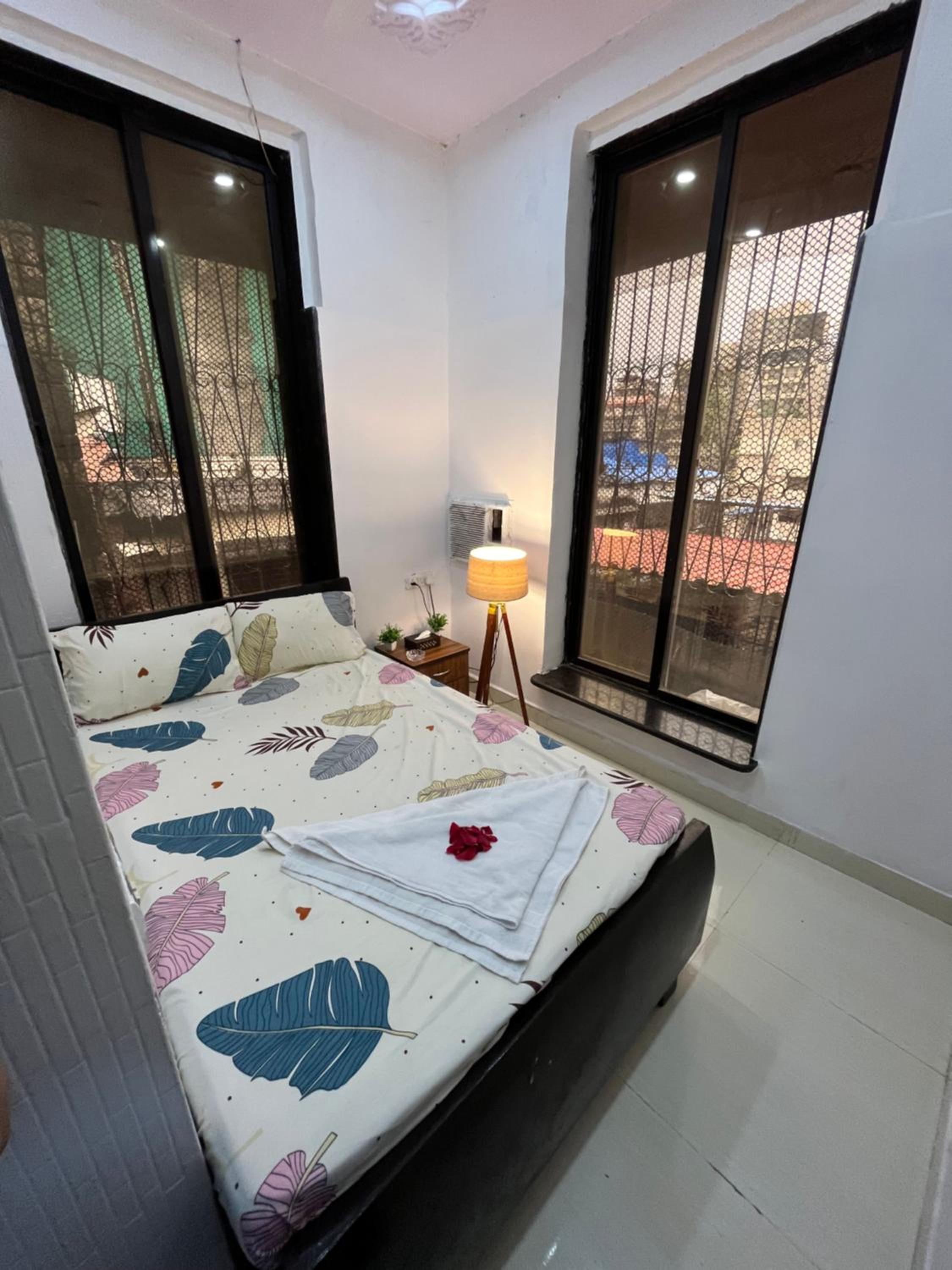 Budget friendly 2bhk flat at Pali Hill bandra photo 2