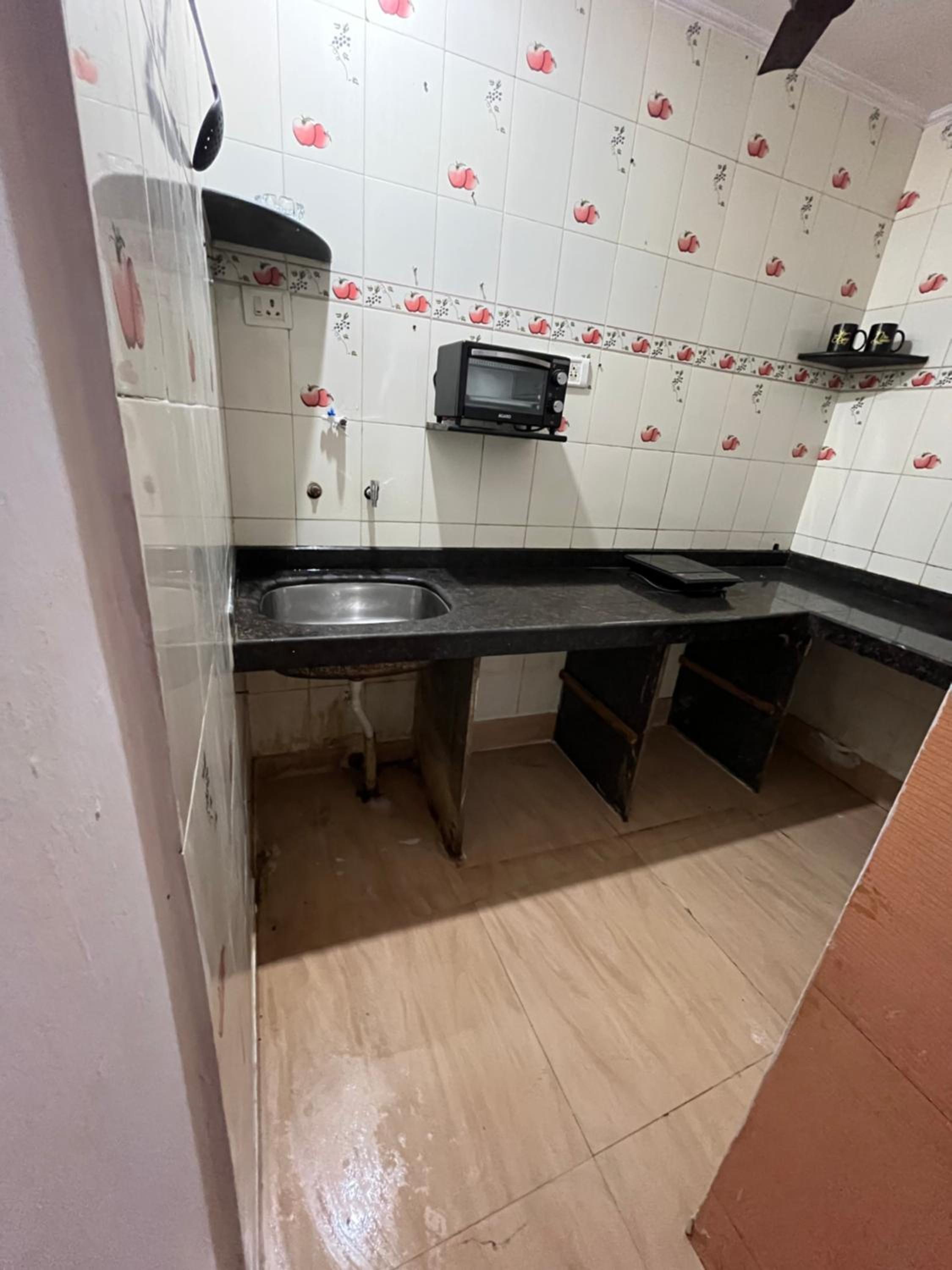 Budget friendly 2bhk flat at Pali Hill bandra photo 3