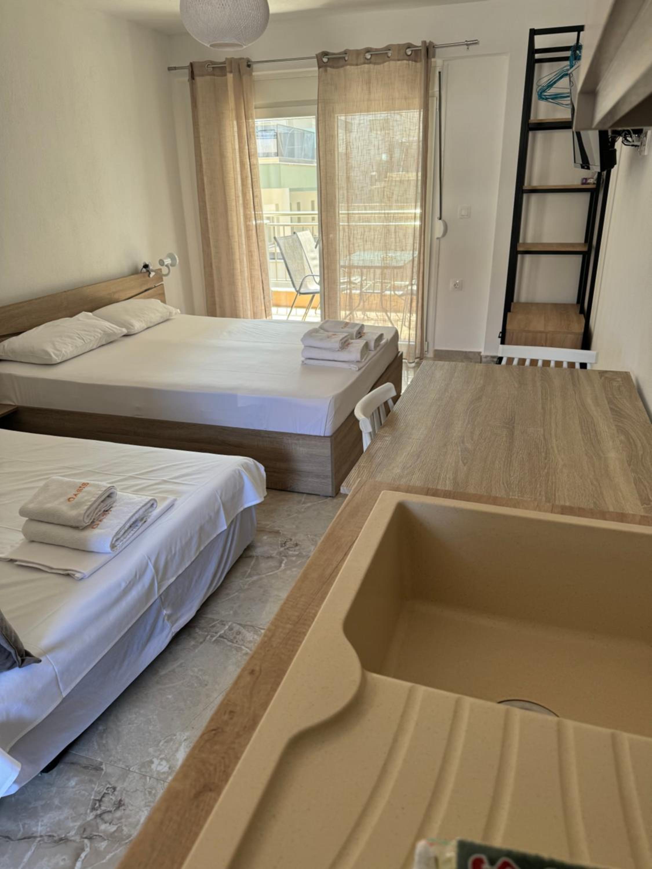 OASIS luxury apartments and rooms nikiti