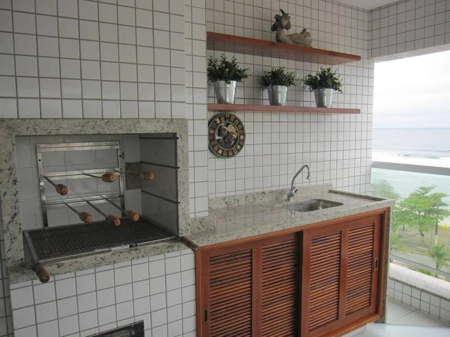 Apartamento em frente à Praia Grande - Luxo