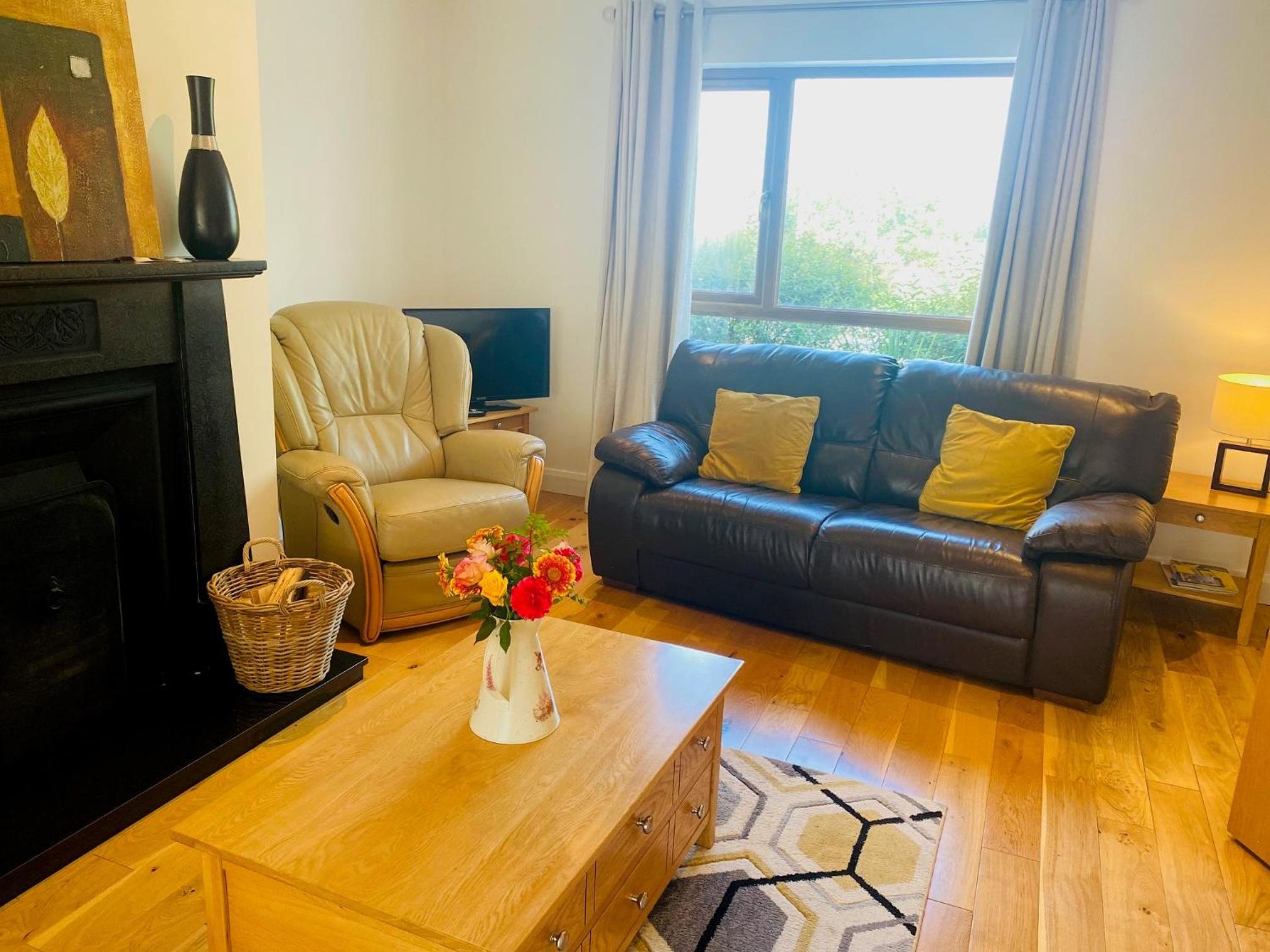 Holiday home within easy walking distance to Kenmare view 3