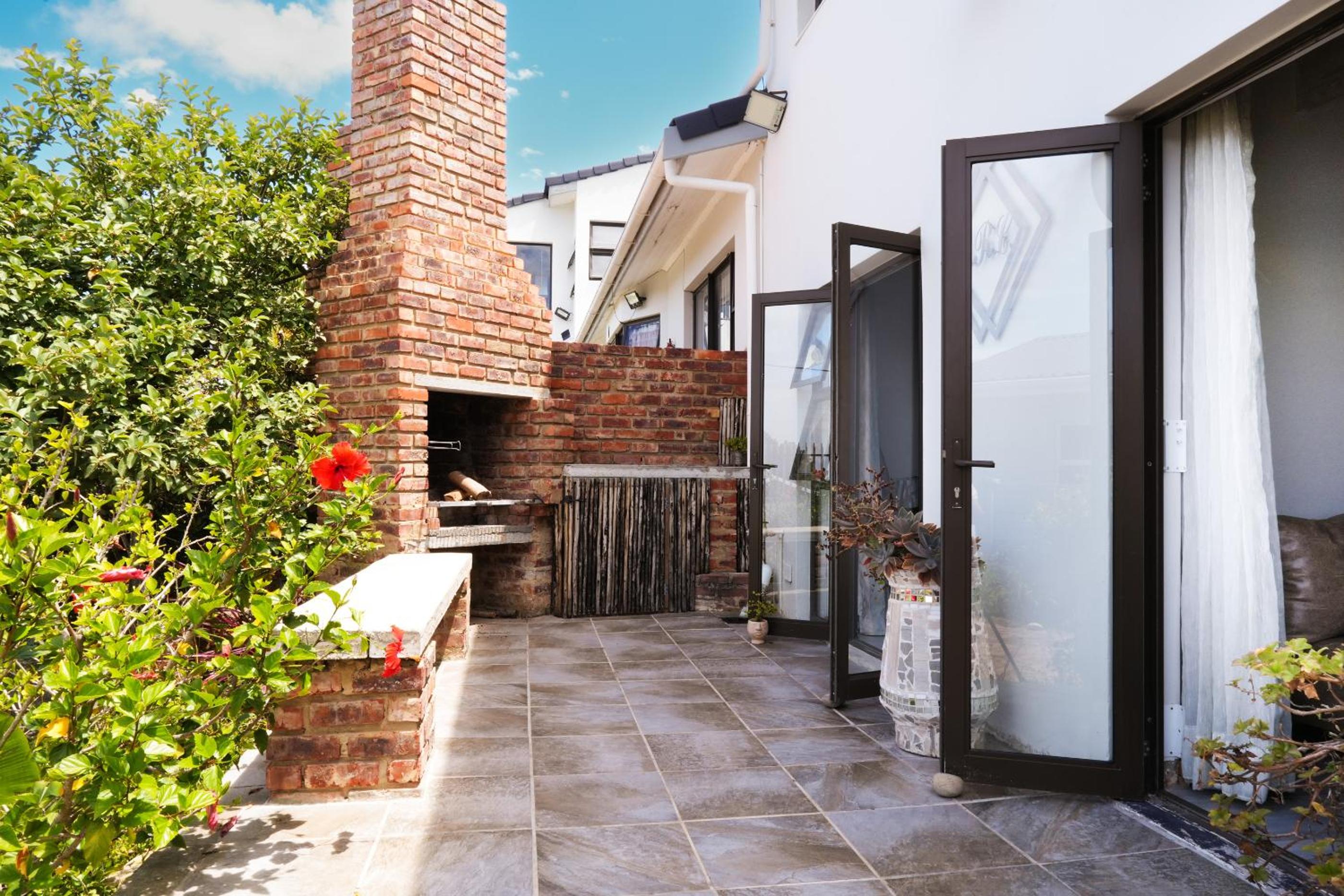 3-Bedroom Charming Coastal Retreat in Plettenberg Bay view 4