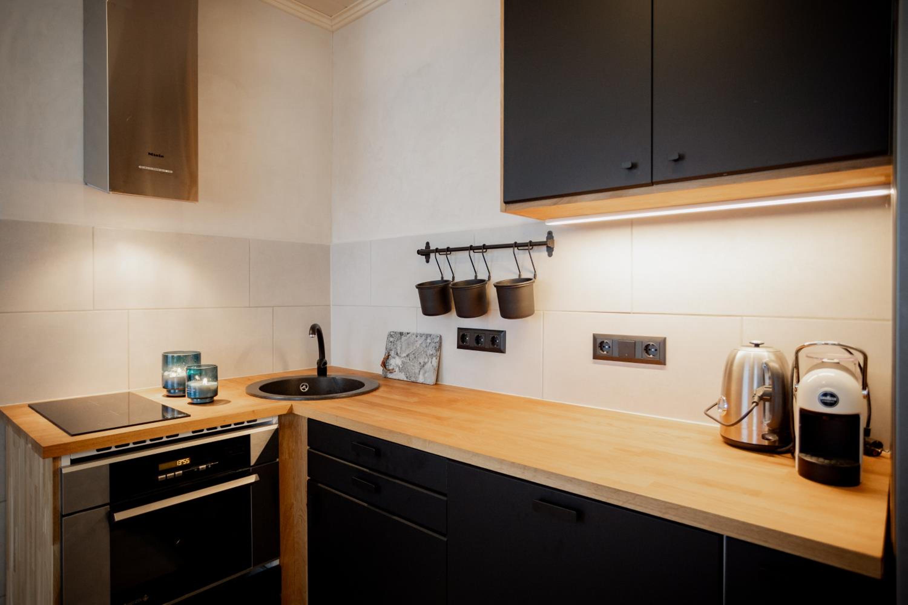 Von Aghte Small Studio