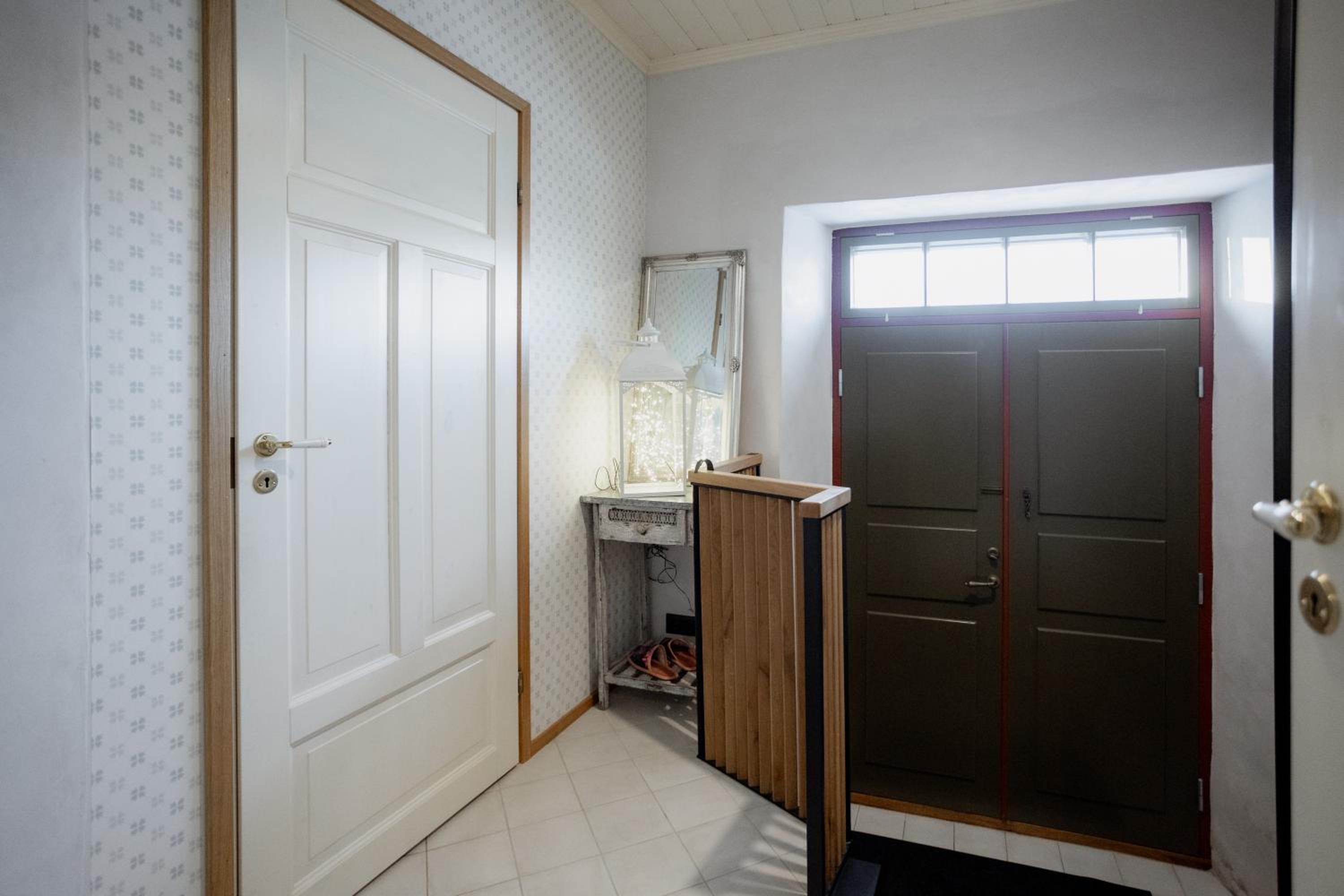Von Aghte Small Studio