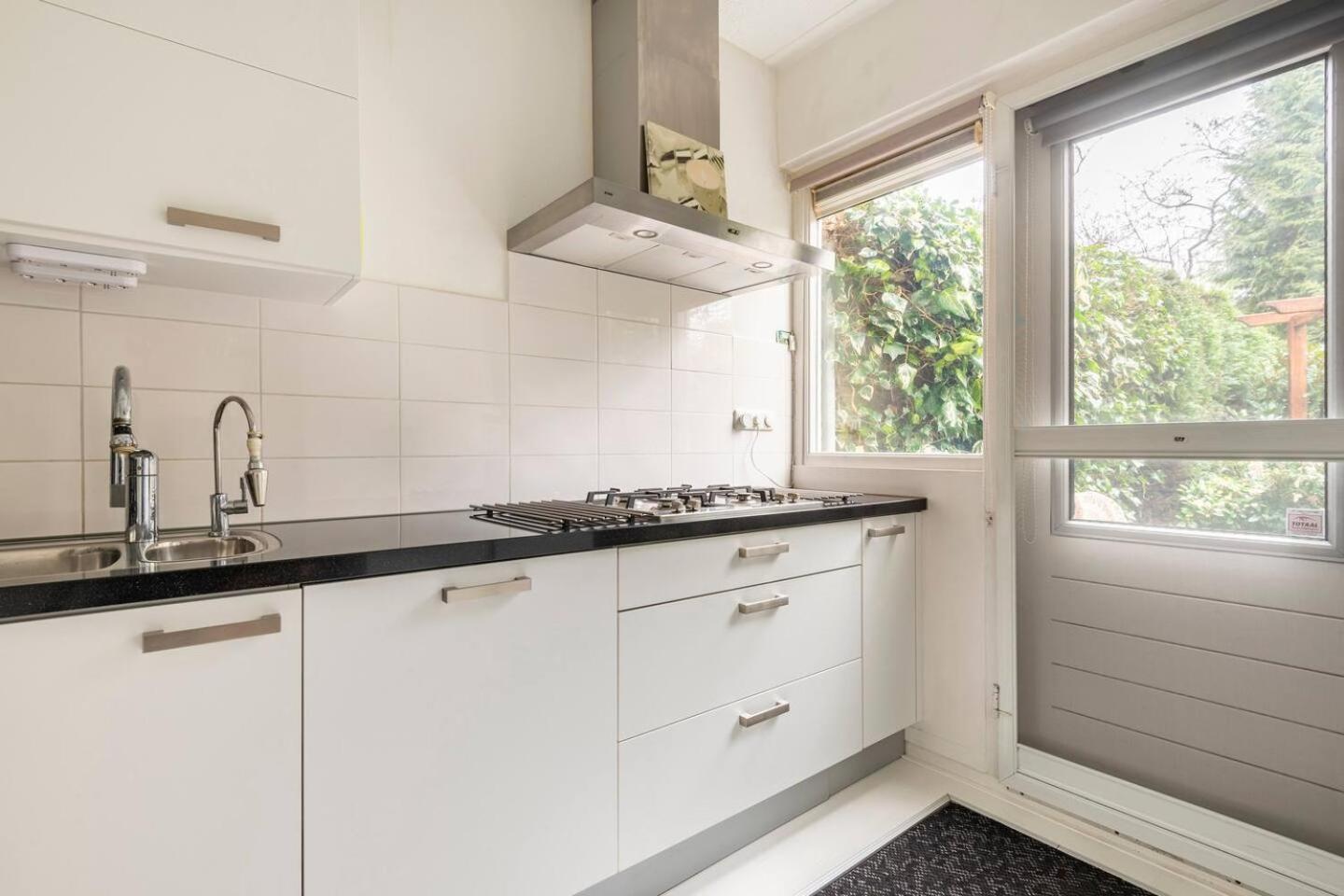 Cozy room in residential Alkmaar - Free parking view 2