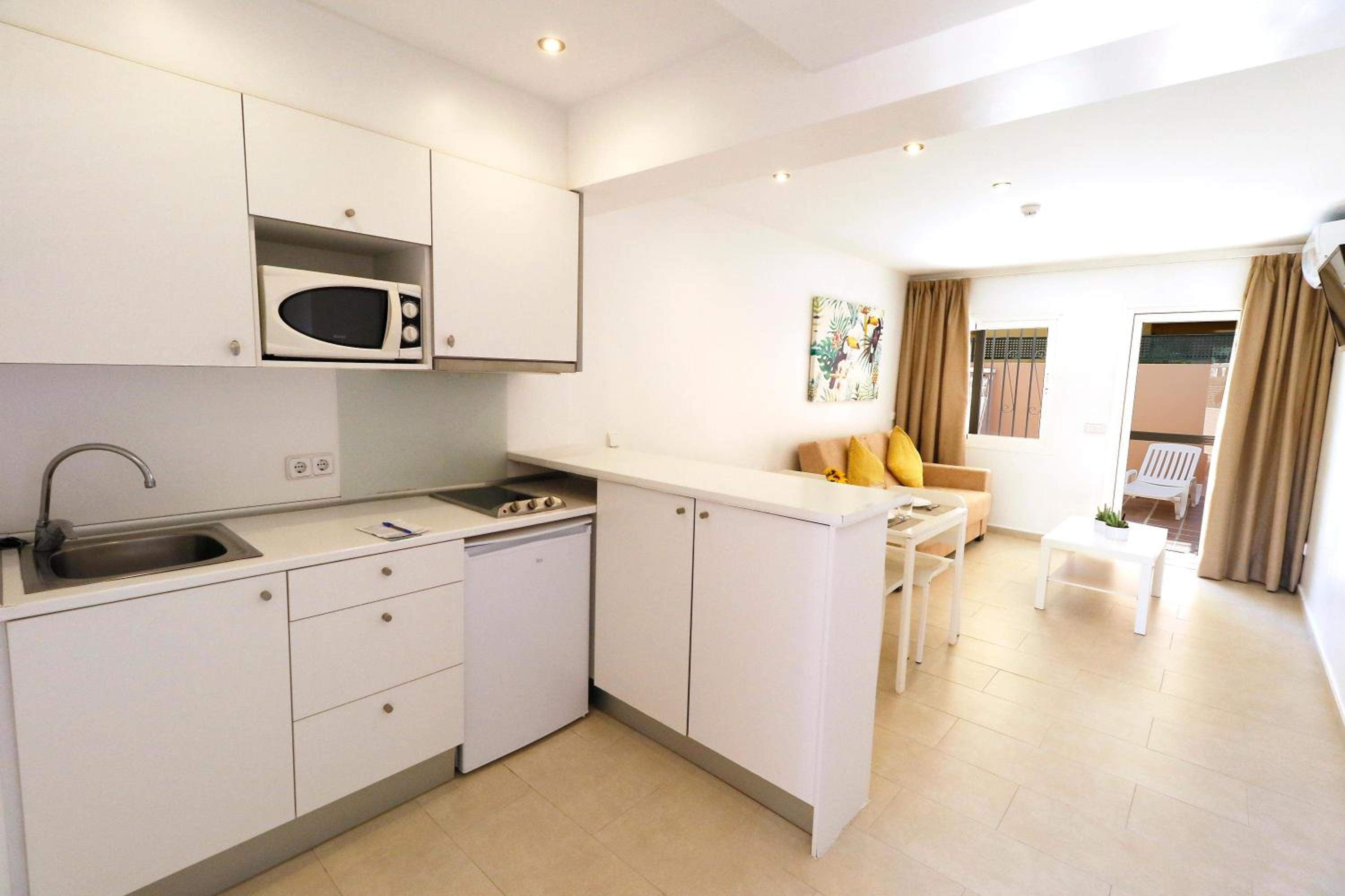 Naika Studios & Apartments
