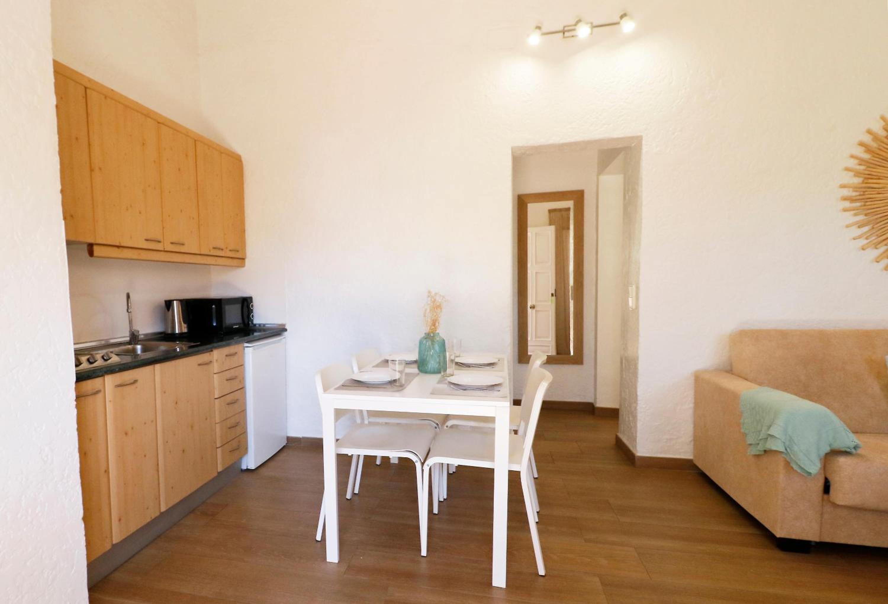 Naika Studios & Apartments