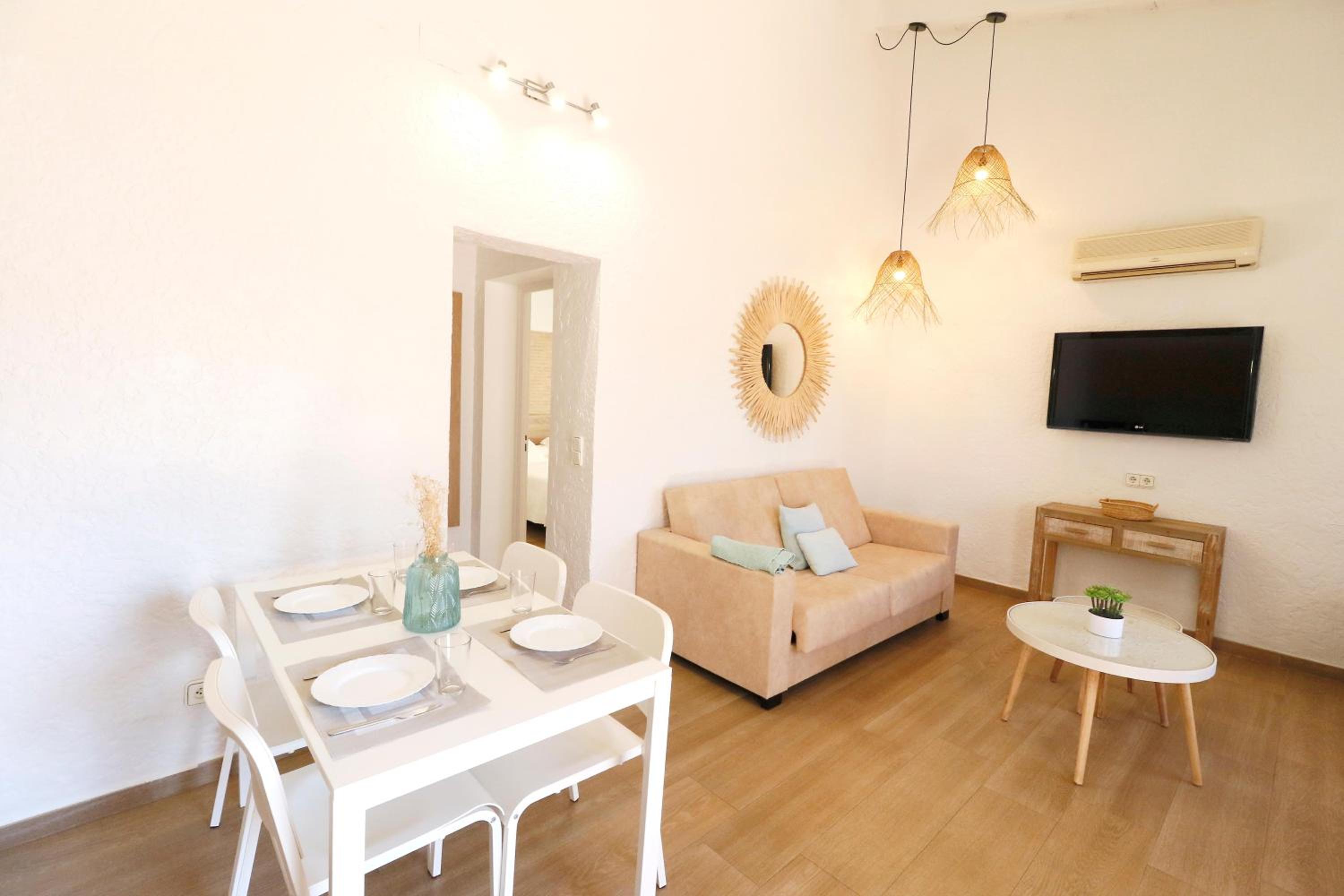 Naika Studios & Apartments