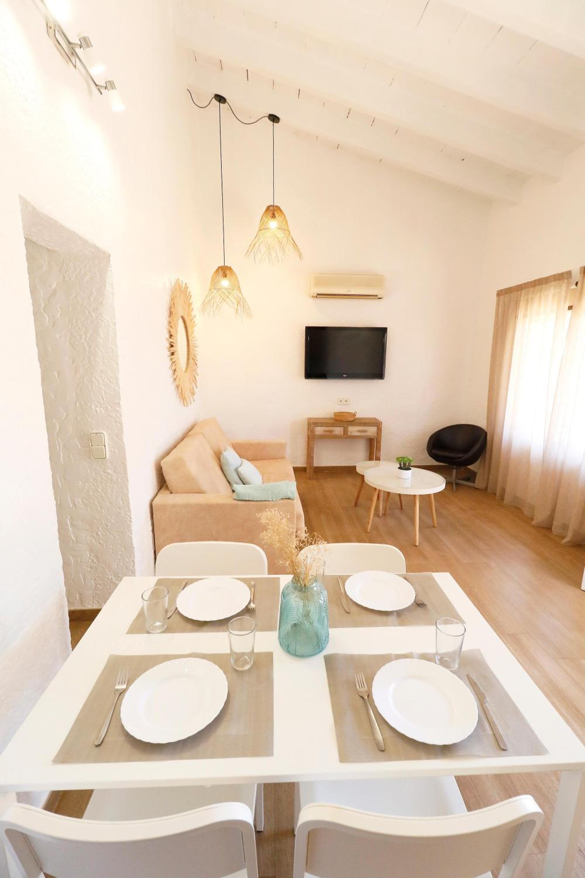 Naika Studios & Apartments