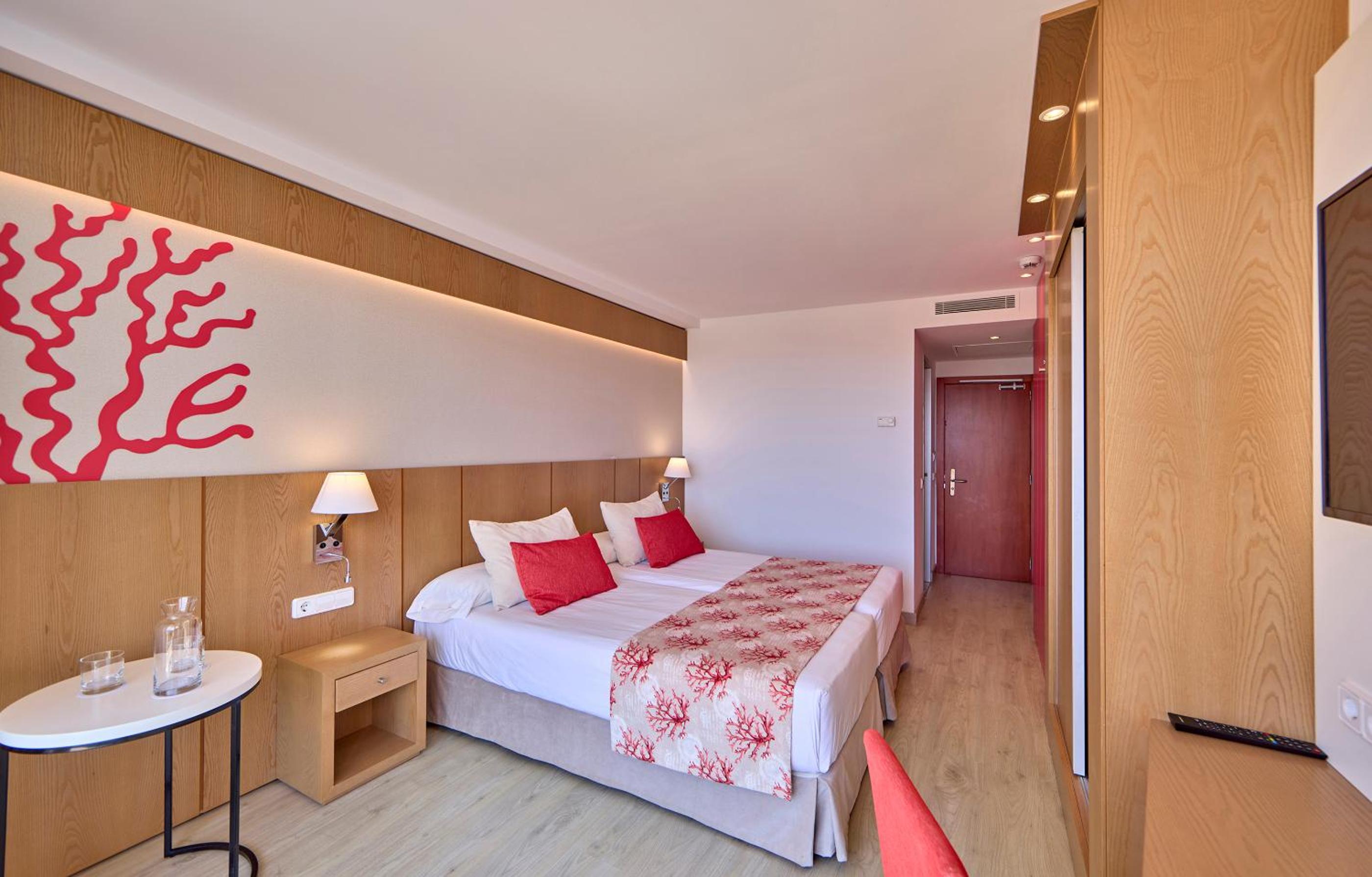 Universal Hotel Perla