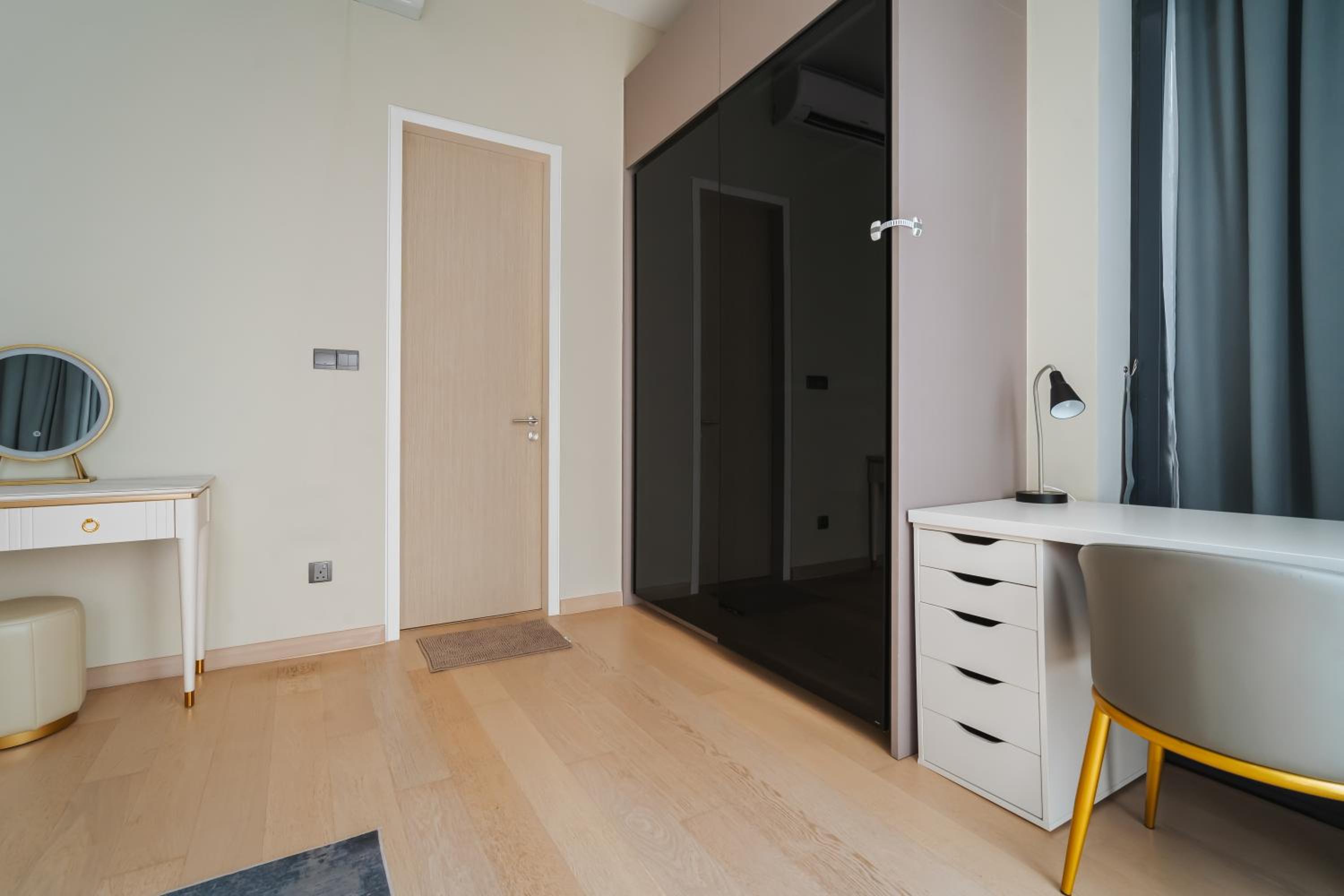 Deluxe 2BR Suite 400m to KLCC and LRT Station