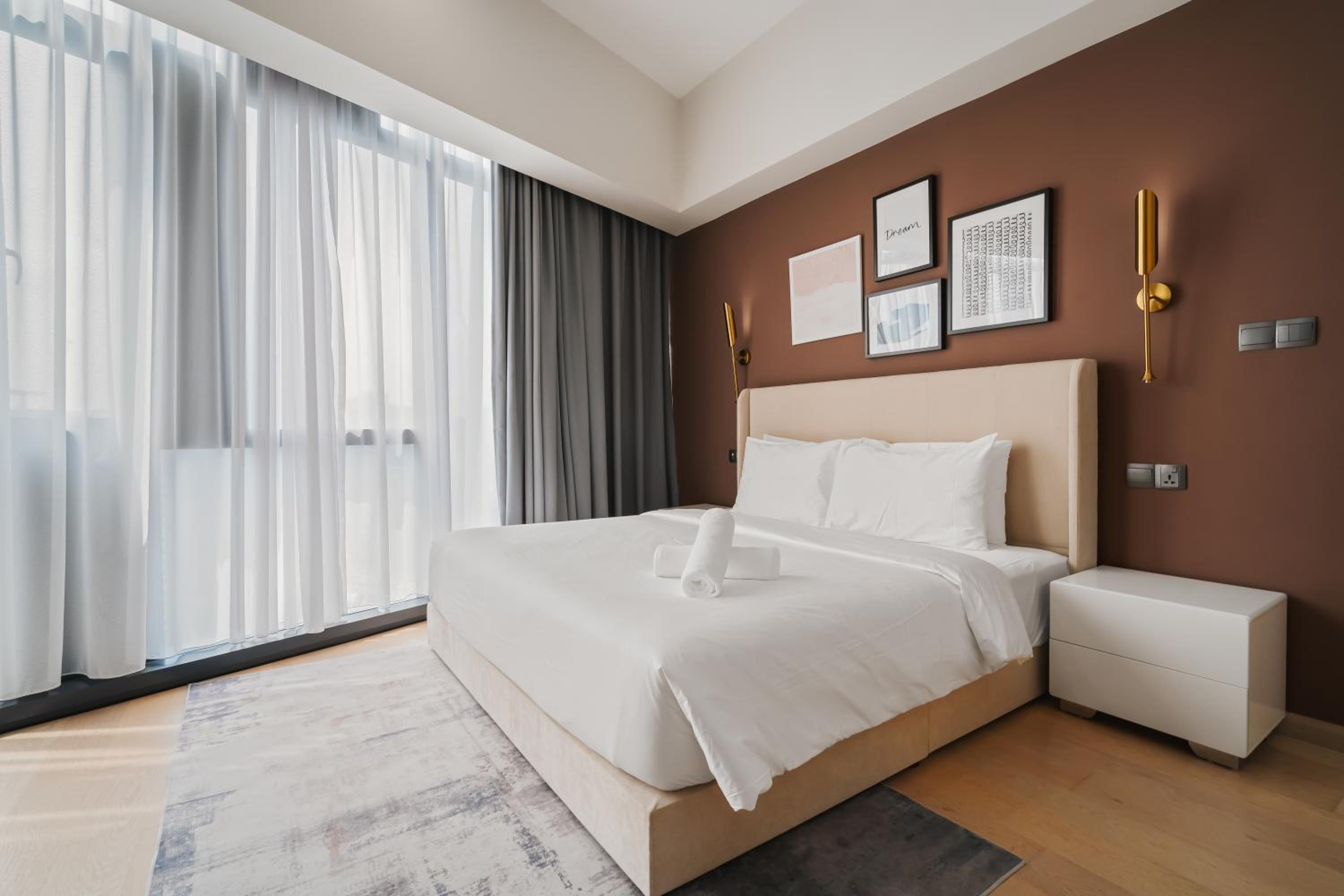 Deluxe 2BR Suite 400m to KLCC and LRT Station