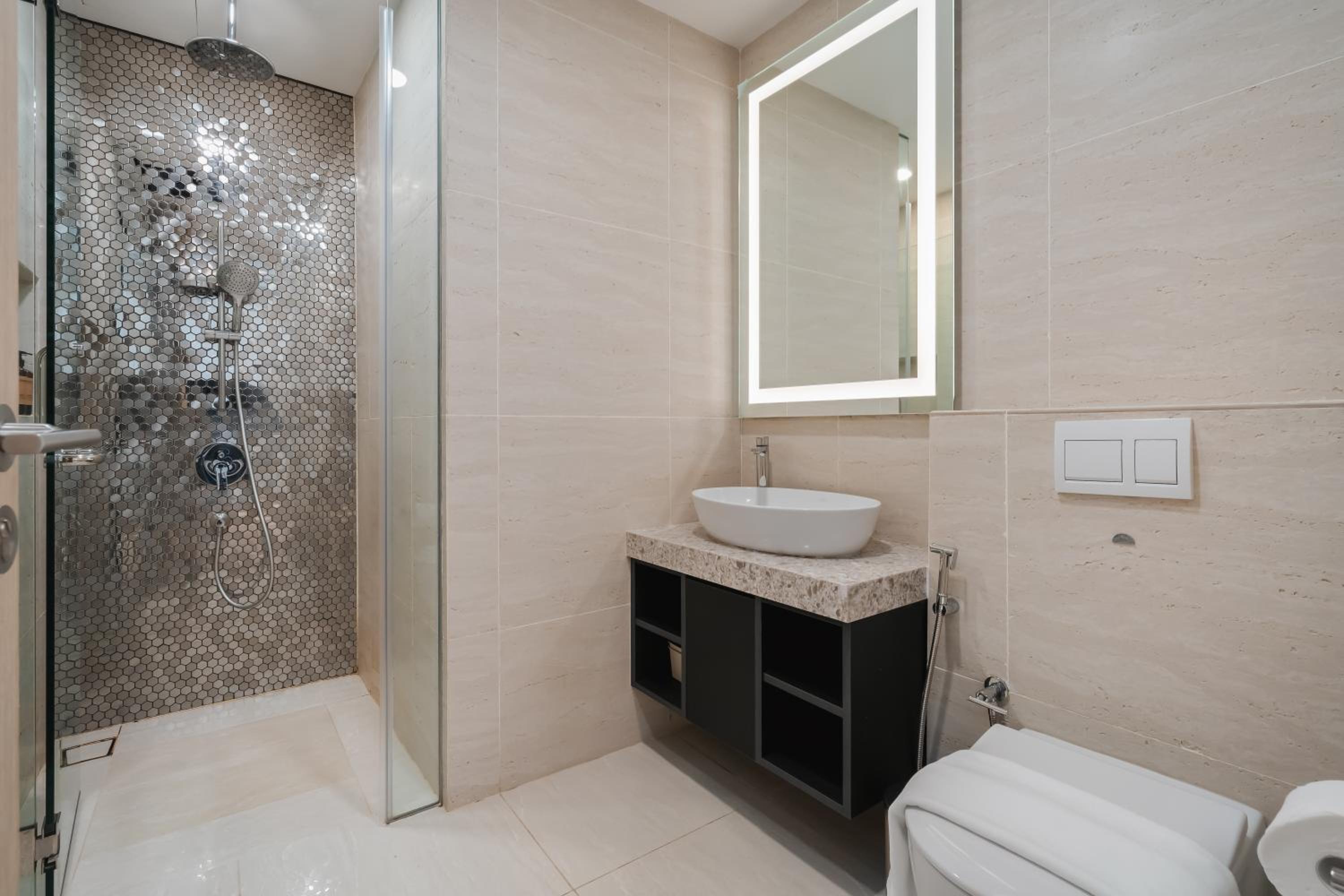 Deluxe 2BR Suite 400m to KLCC and LRT Station