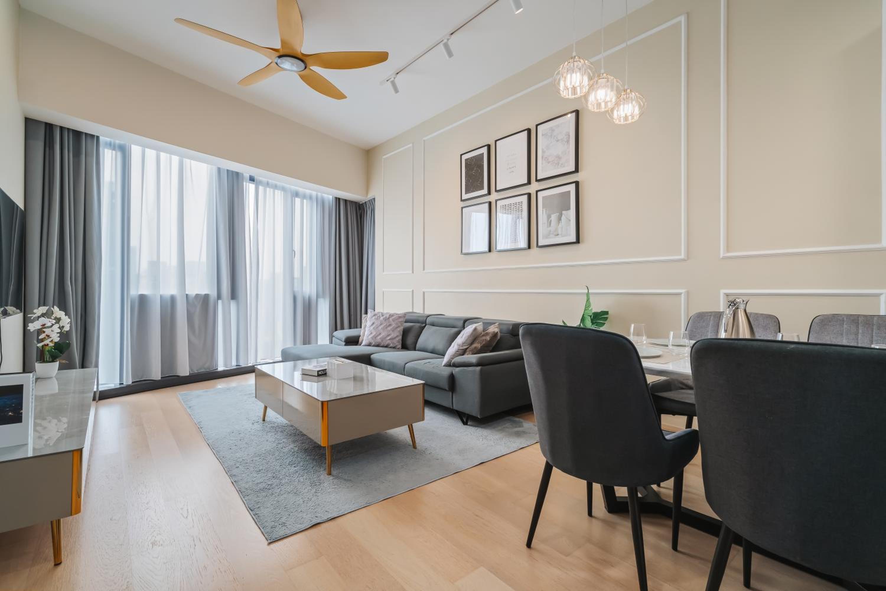 Deluxe 2BR Suite 400m to KLCC and LRT Station