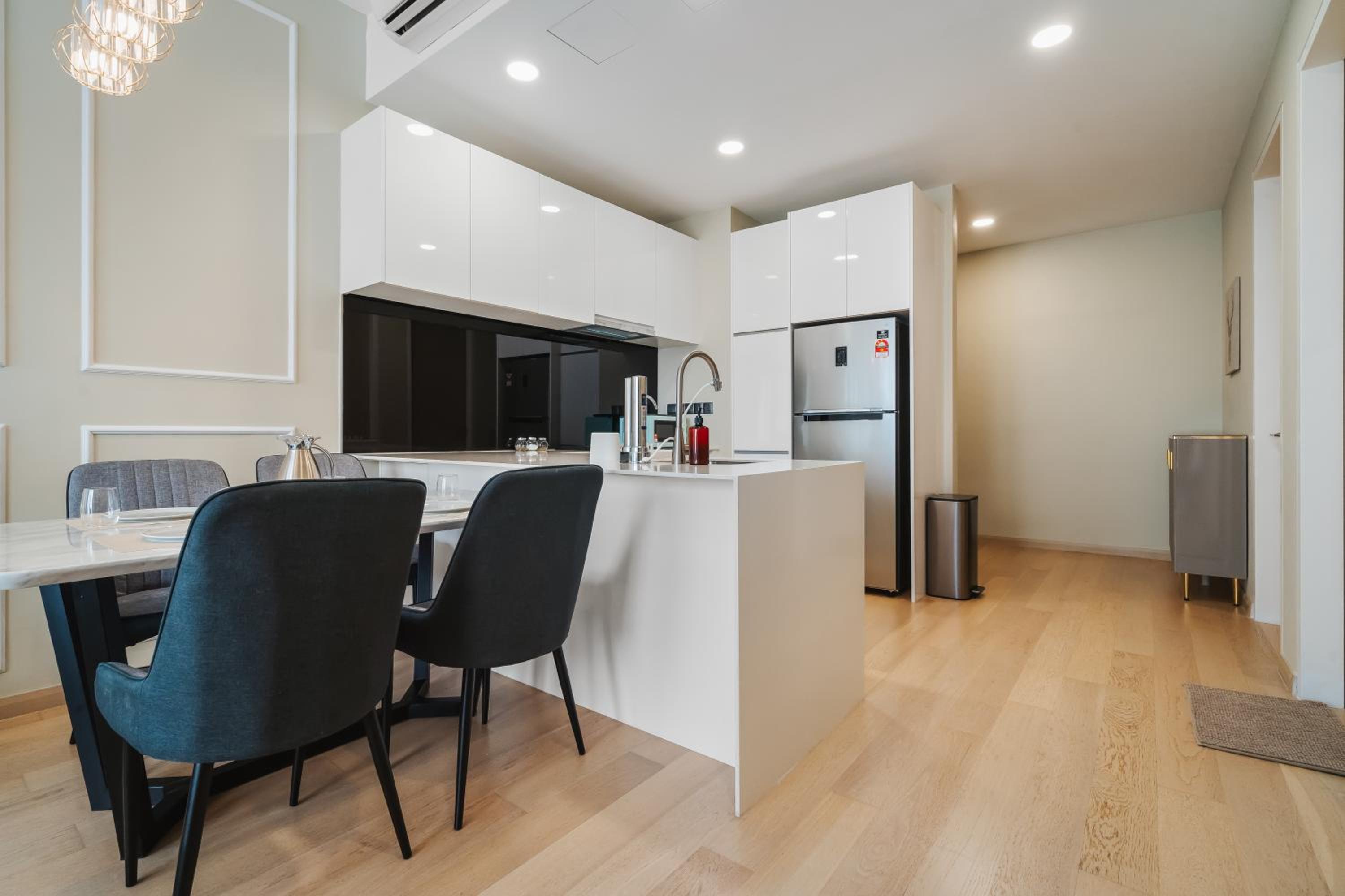 Deluxe 2BR Suite 400m to KLCC and LRT Station
