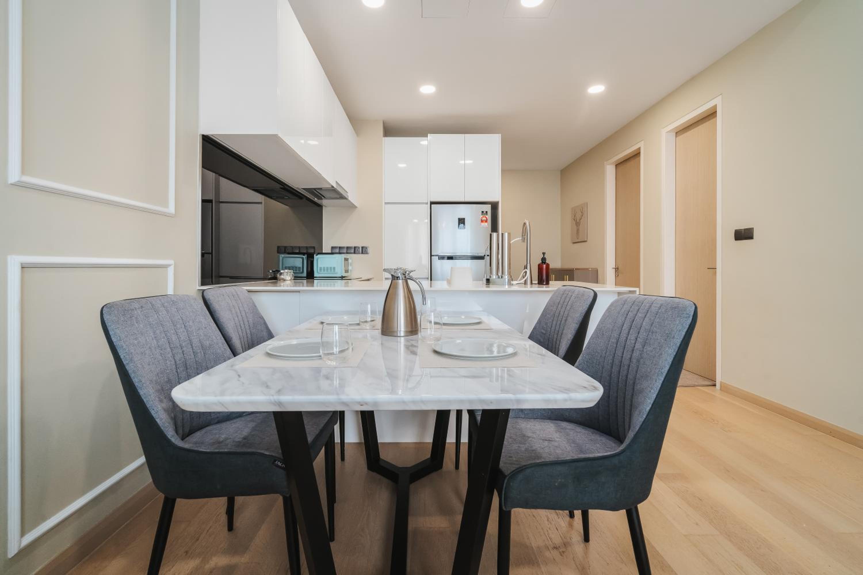 Deluxe 2BR Suite 400m to KLCC and LRT Station
