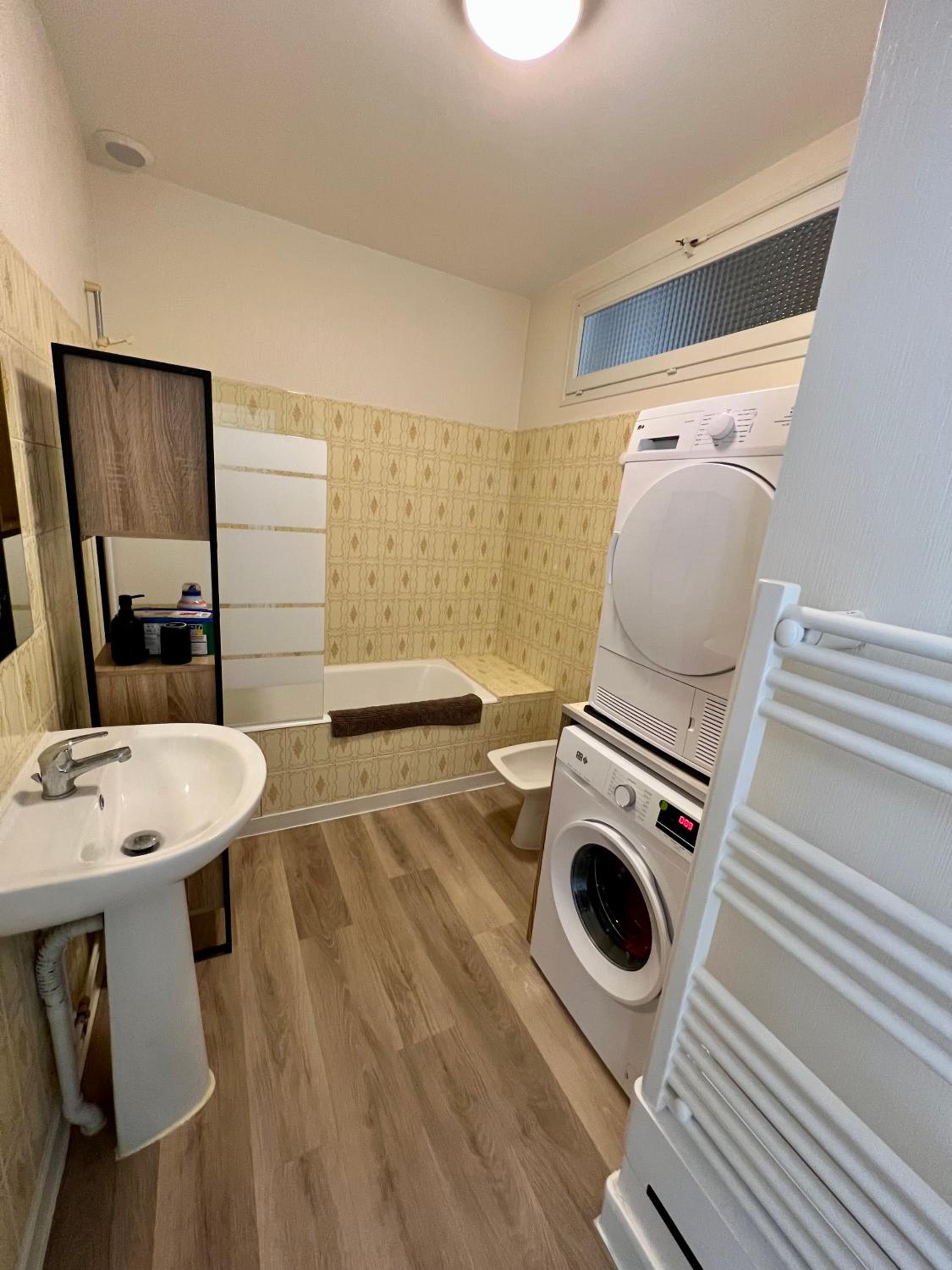 Duplex spacieux-2chambres-ideal vehicule electrique