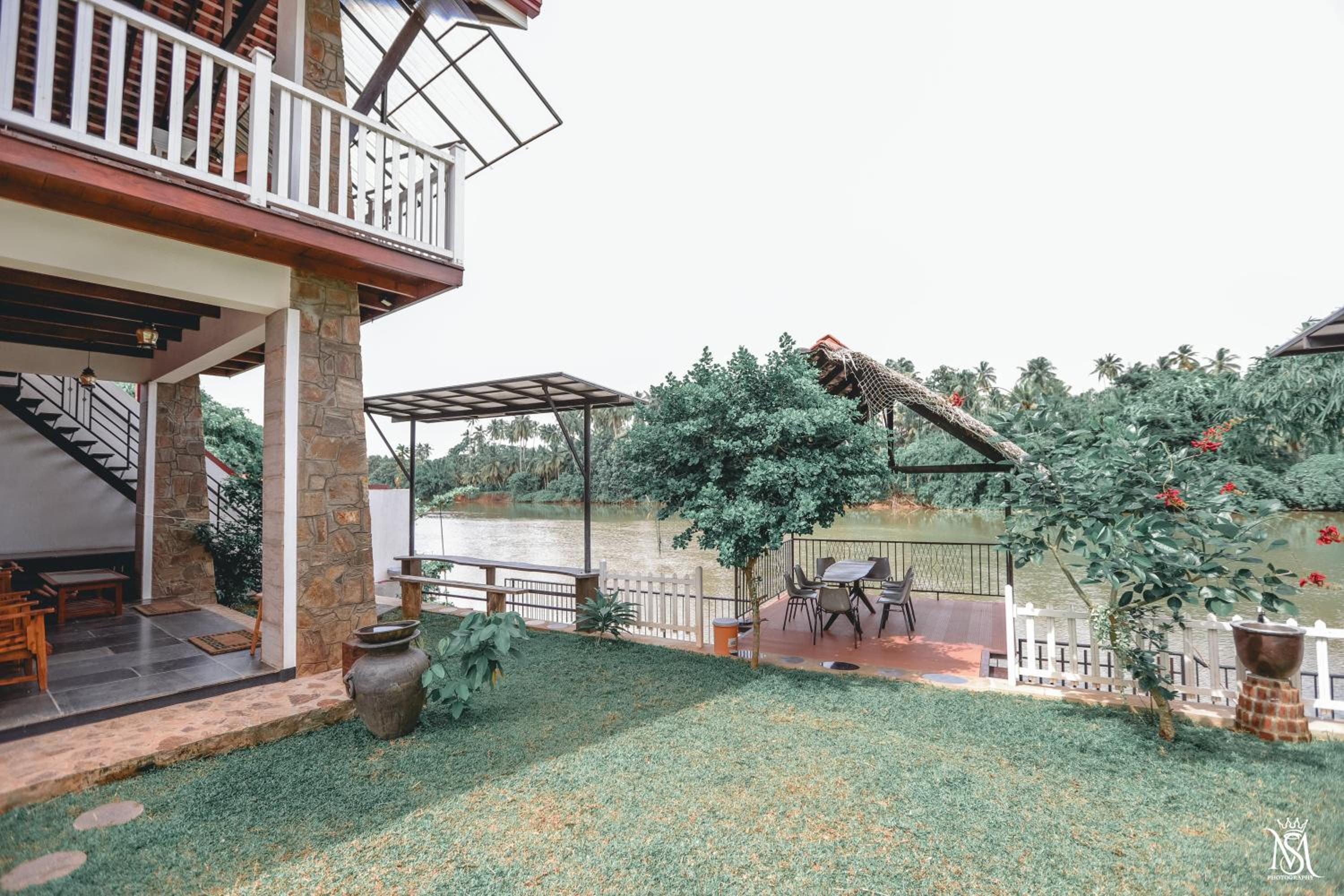 Rivershore Villas
