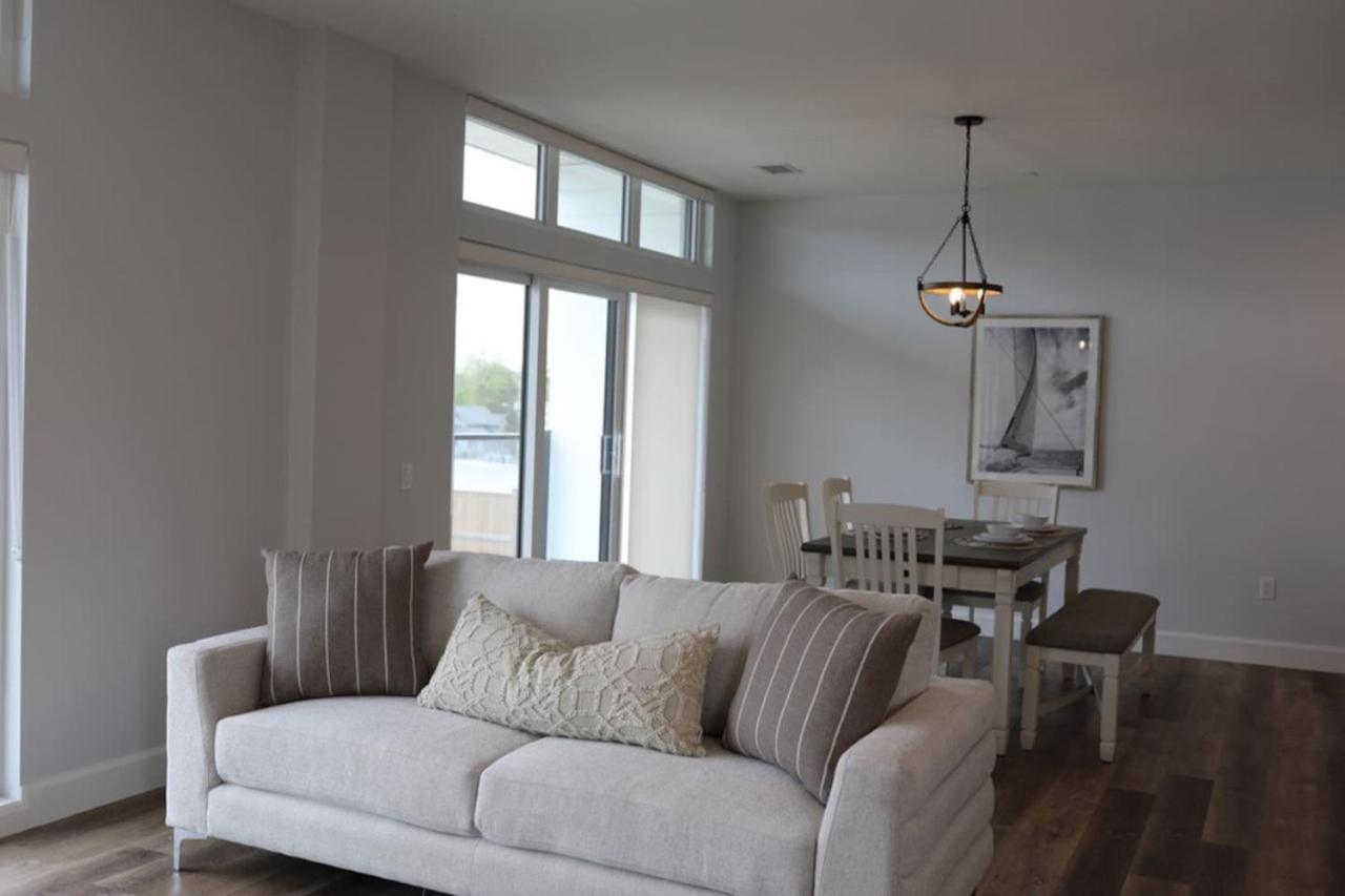 Beachview getaway at the New Carlyle 300 on the Main strip in Grand Bend