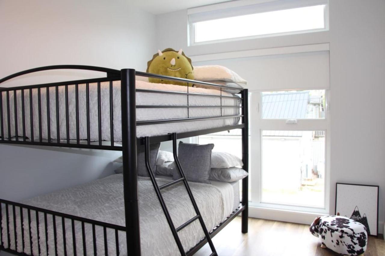 Beachview getaway at the New Carlyle 300 on the Main strip in Grand Bend