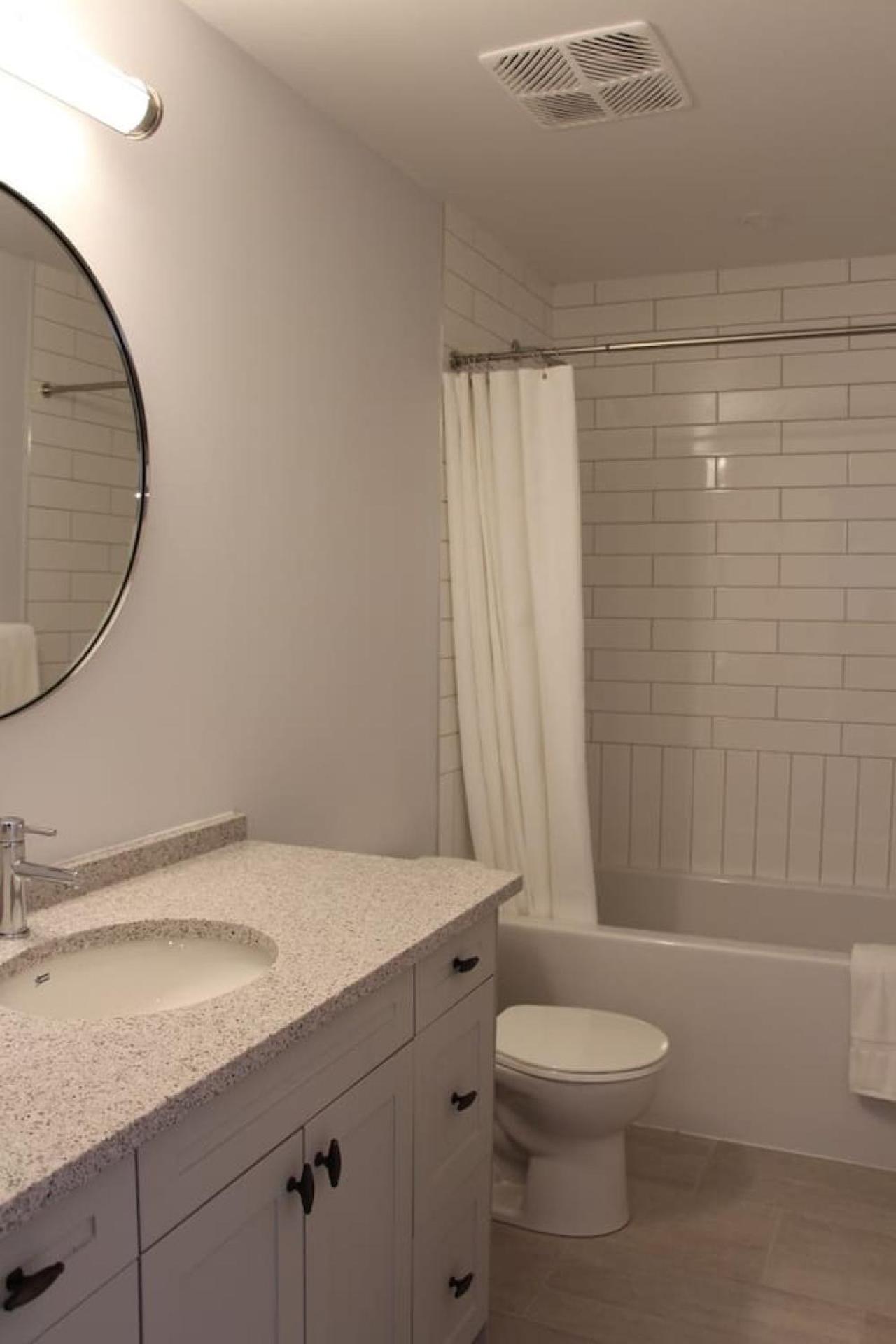 Beachview getaway at the New Carlyle 300 on the Main strip in Grand Bend