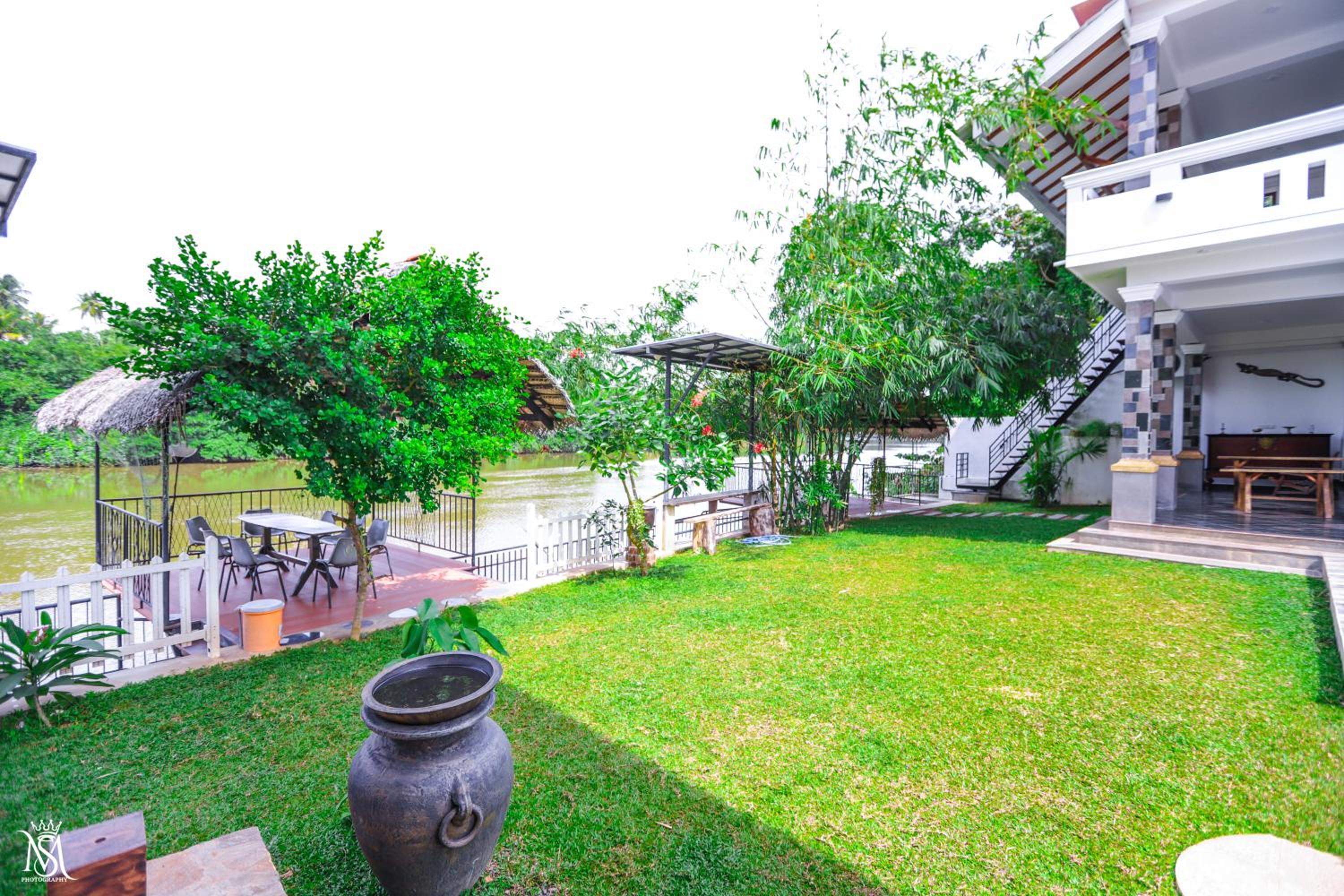Rivershore Villas