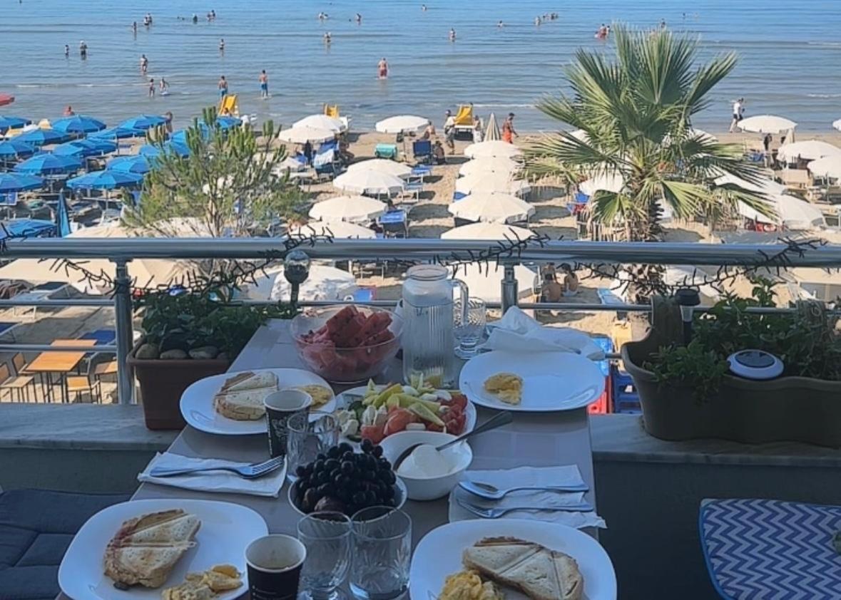 Durres Strand direkt am Meer