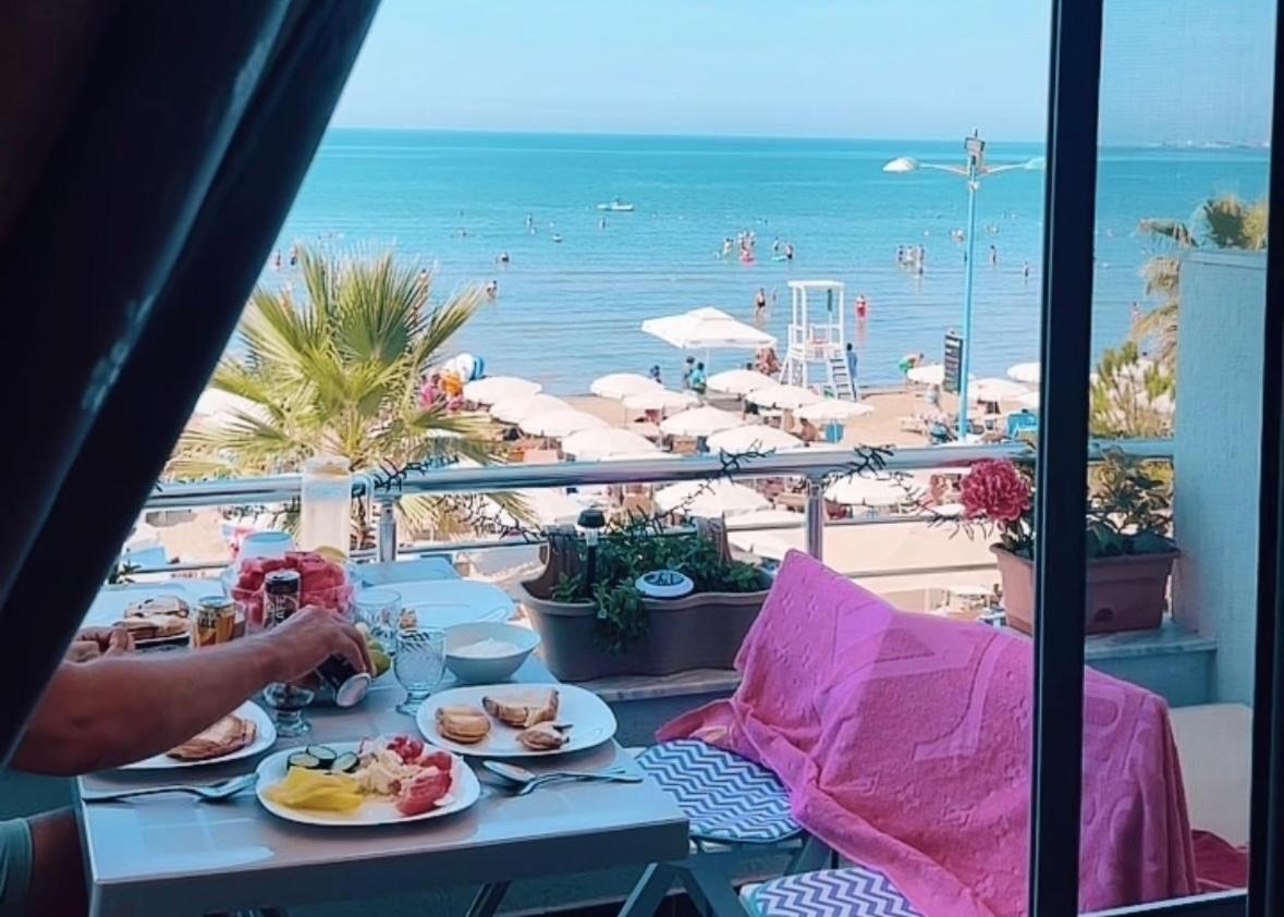Durres Strand direkt am Meer