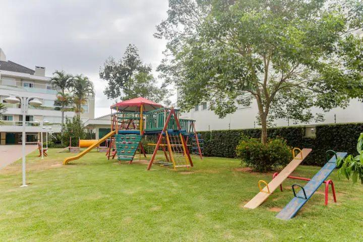 Apartamento Ingleses, Condomínio perto da praia