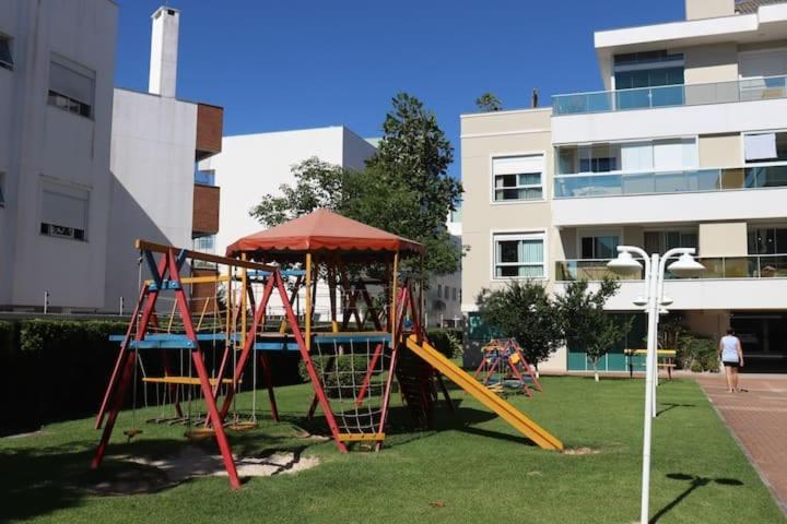 Apartamento Ingleses, Condomínio perto da praia