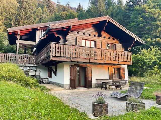 Warm chalet with a nice exterior in Les Marécottes