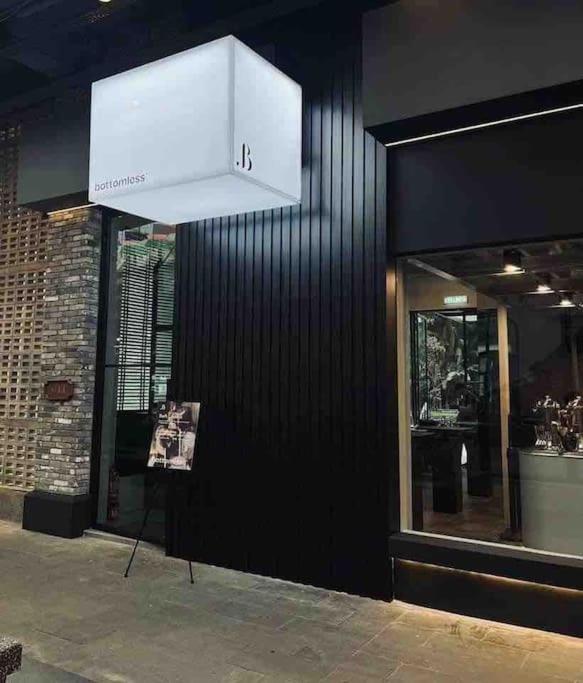4-5pax SOHO near IKEA Netflix with Internet photo 3