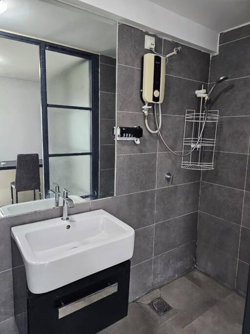 4-5pax SOHO near IKEA Netflix with Internet photo 8
