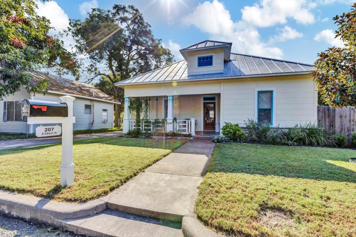 Henrys Haus close to Main St and Pet Friendly
