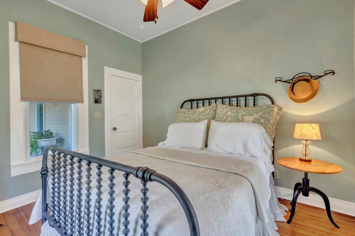 Henrys Haus close to Main St and Pet Friendly