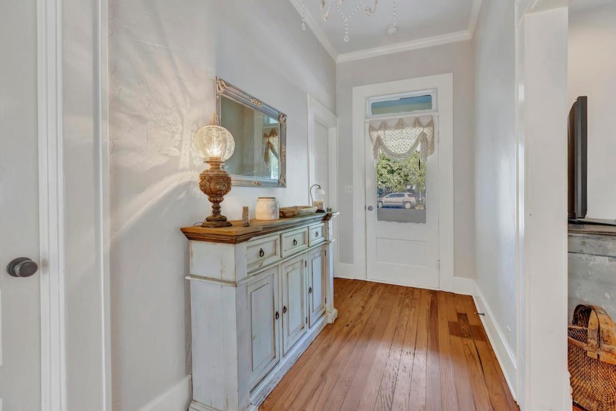 Henrys Haus close to Main St and Pet Friendly