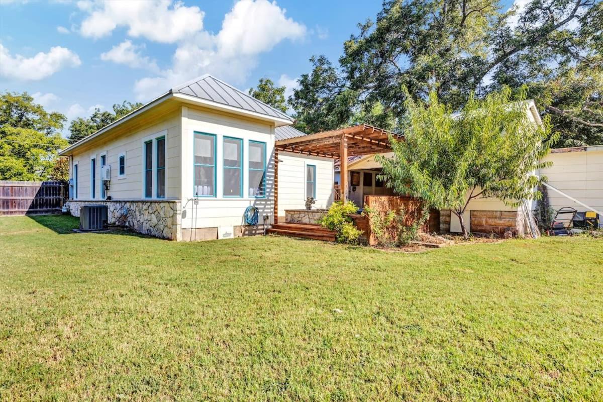 Henrys Haus close to Main St and Pet Friendly