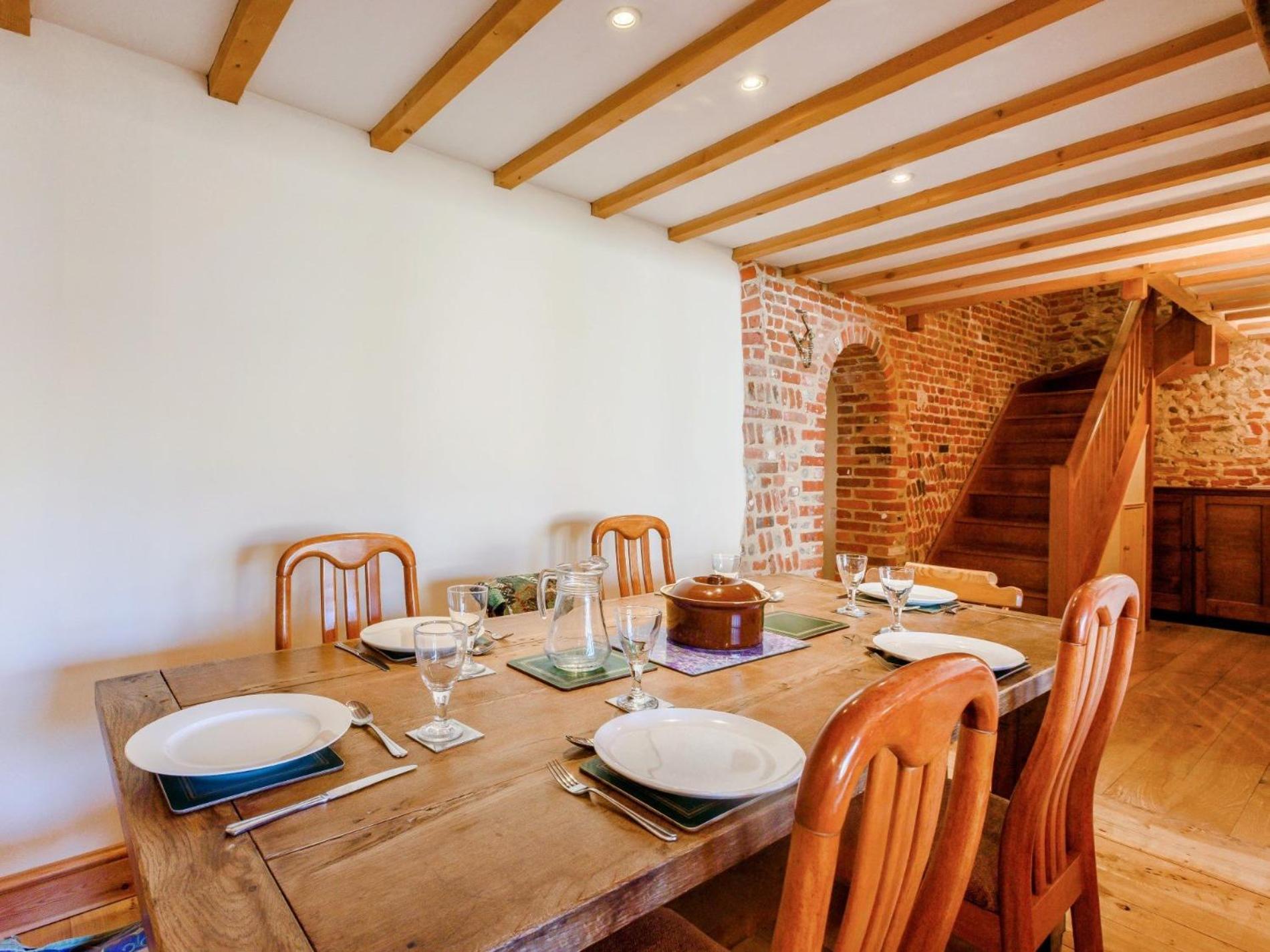 3 Bed in Norwich oc-owln8 view 2