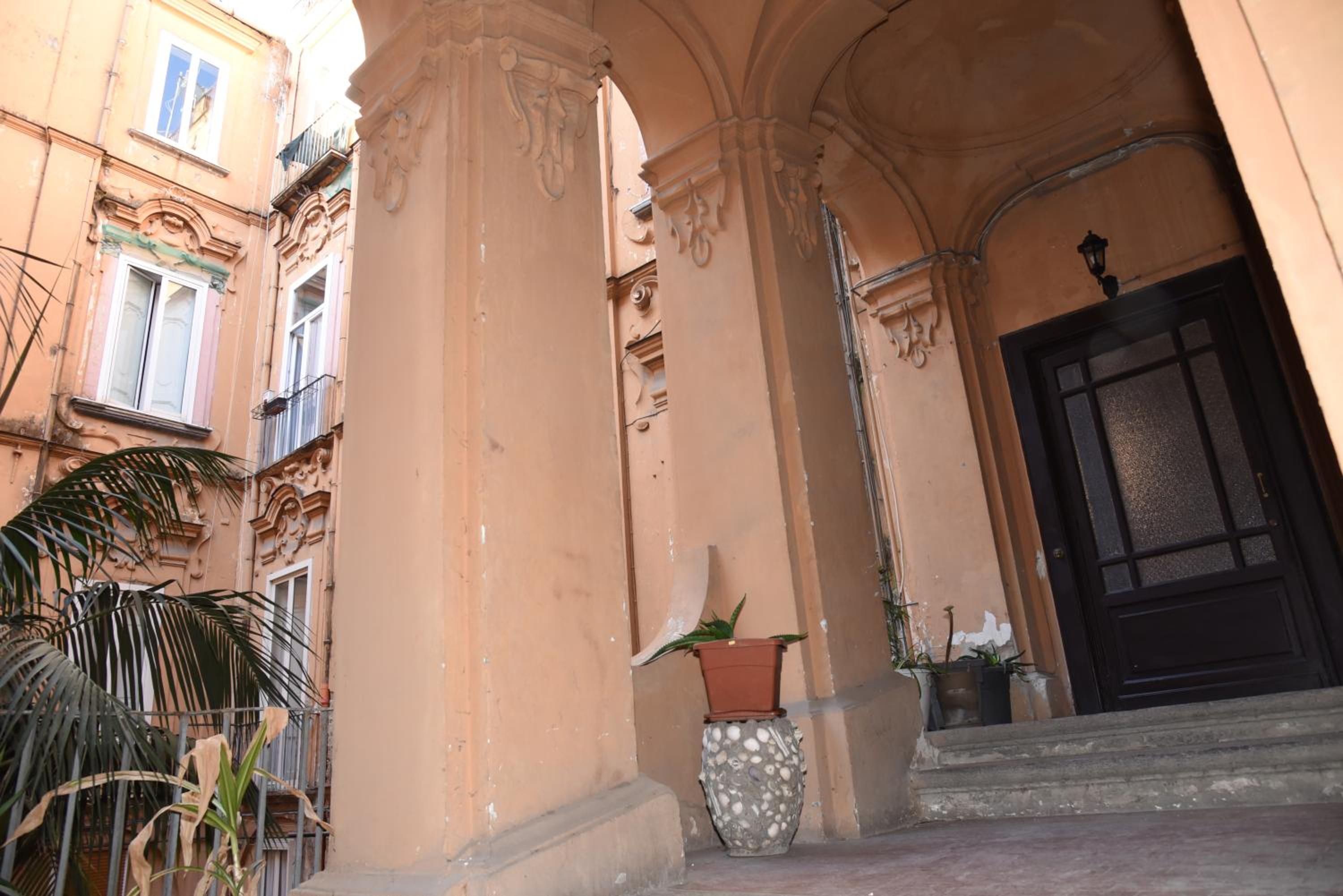 Costigliola Baroque Palace Flat next MANN Museum
