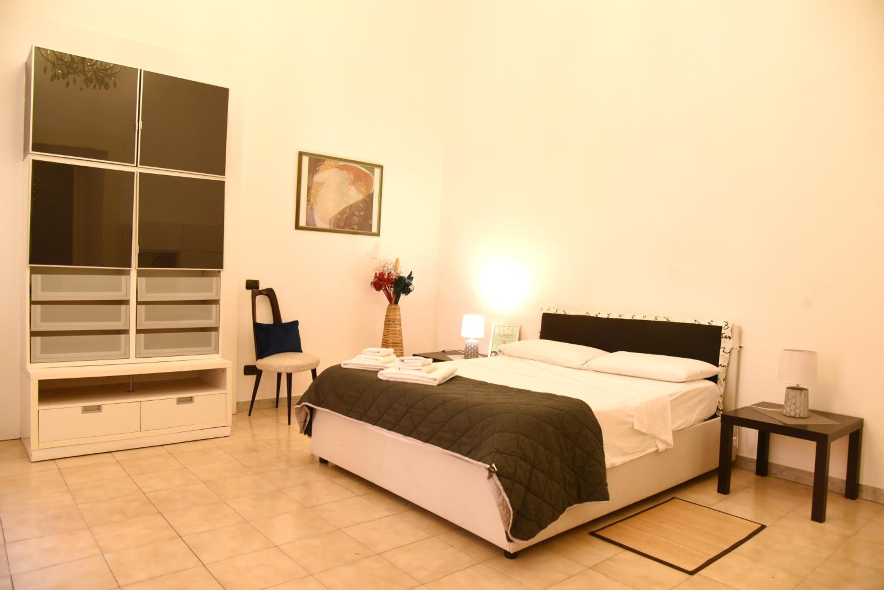 Costigliola Baroque Palace Flat next MANN Museum