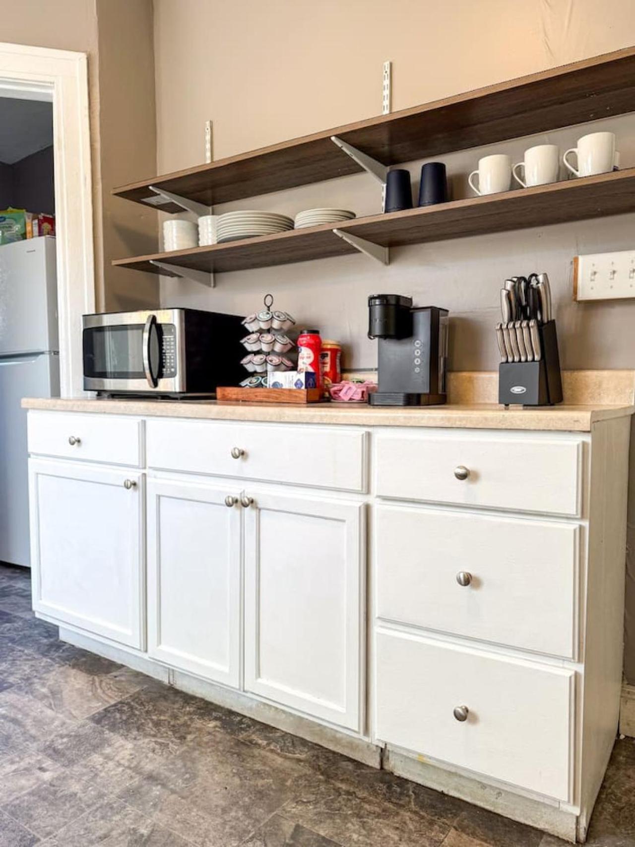 Sleeps up to 20 in Dayton with 6 Bedrooms plus 2 Full Kitchens view 3