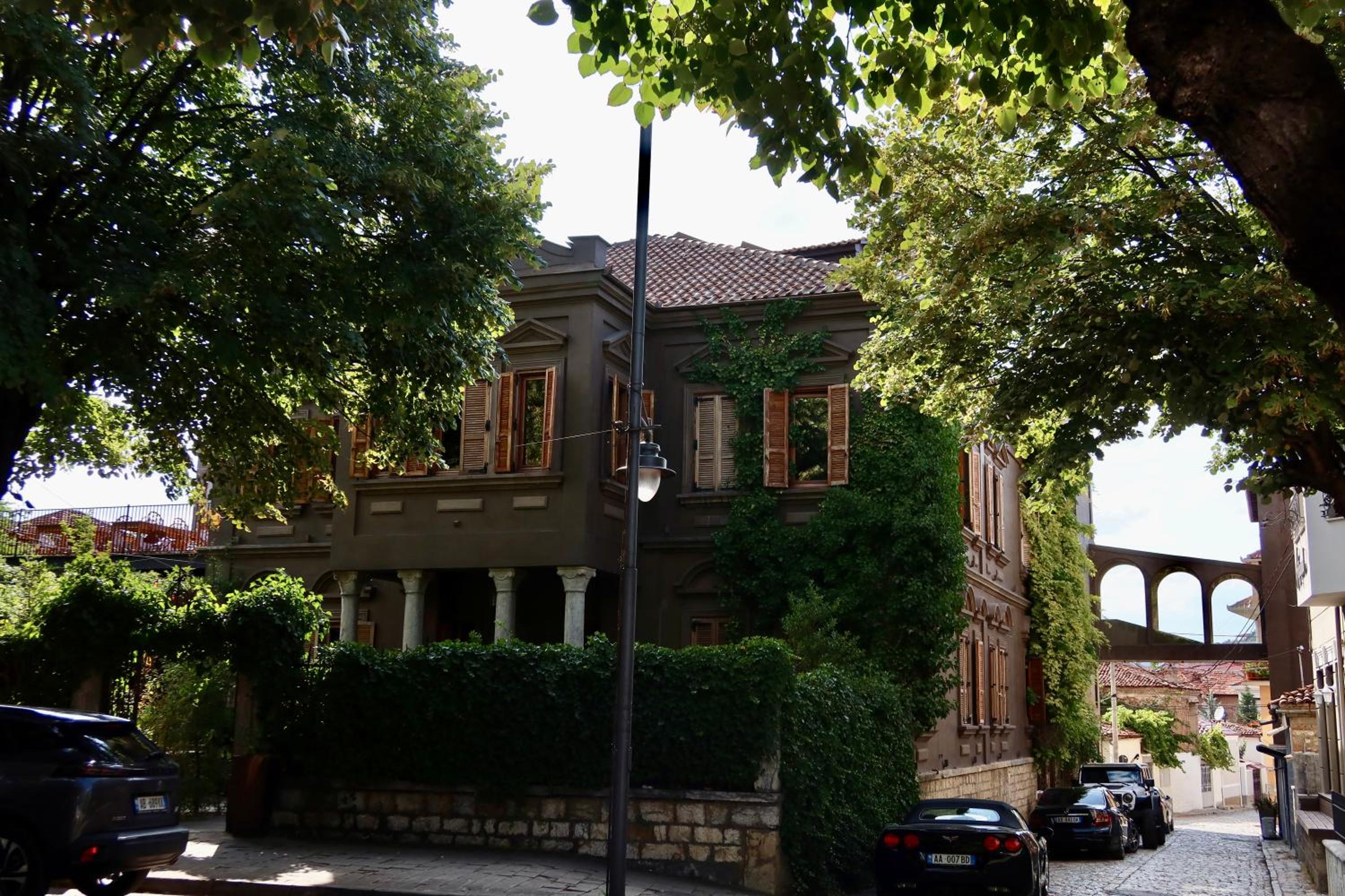 Hotel Life Gallery Hotel