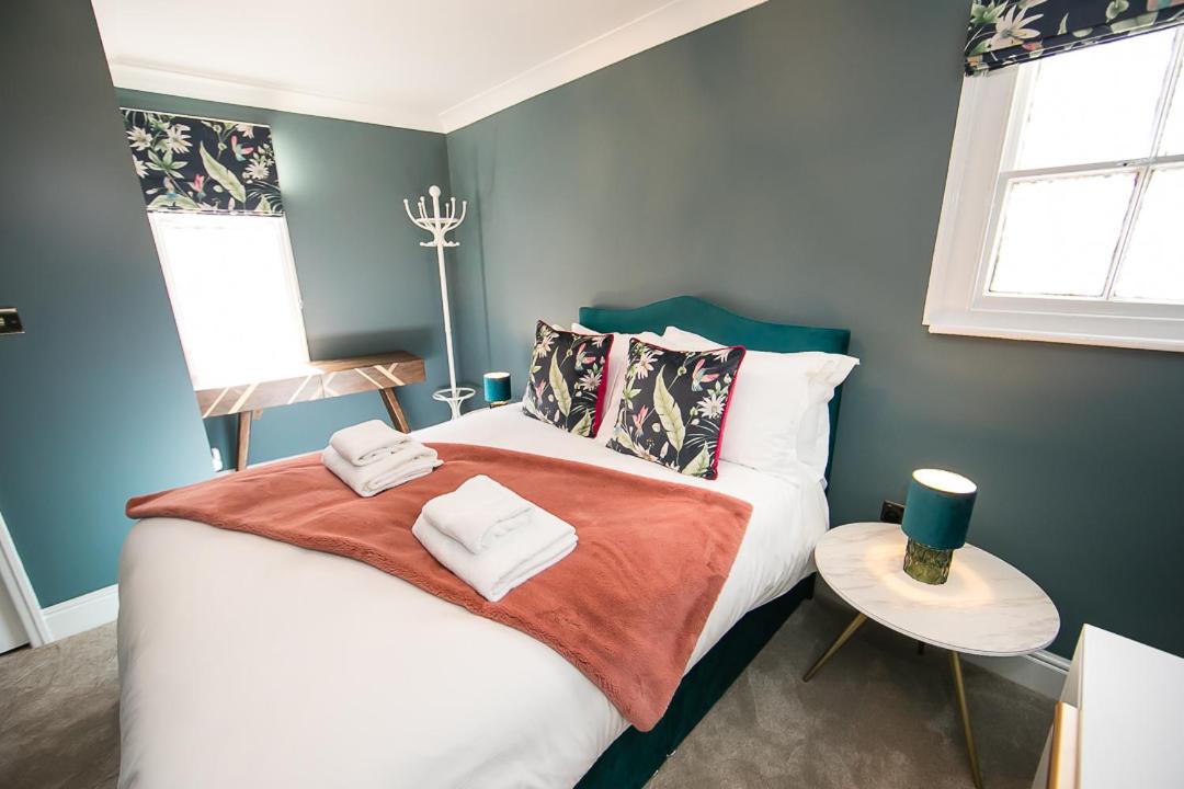 Serenity Suites - Luxury Apartments by Maison Parfaite - Whitby view 5