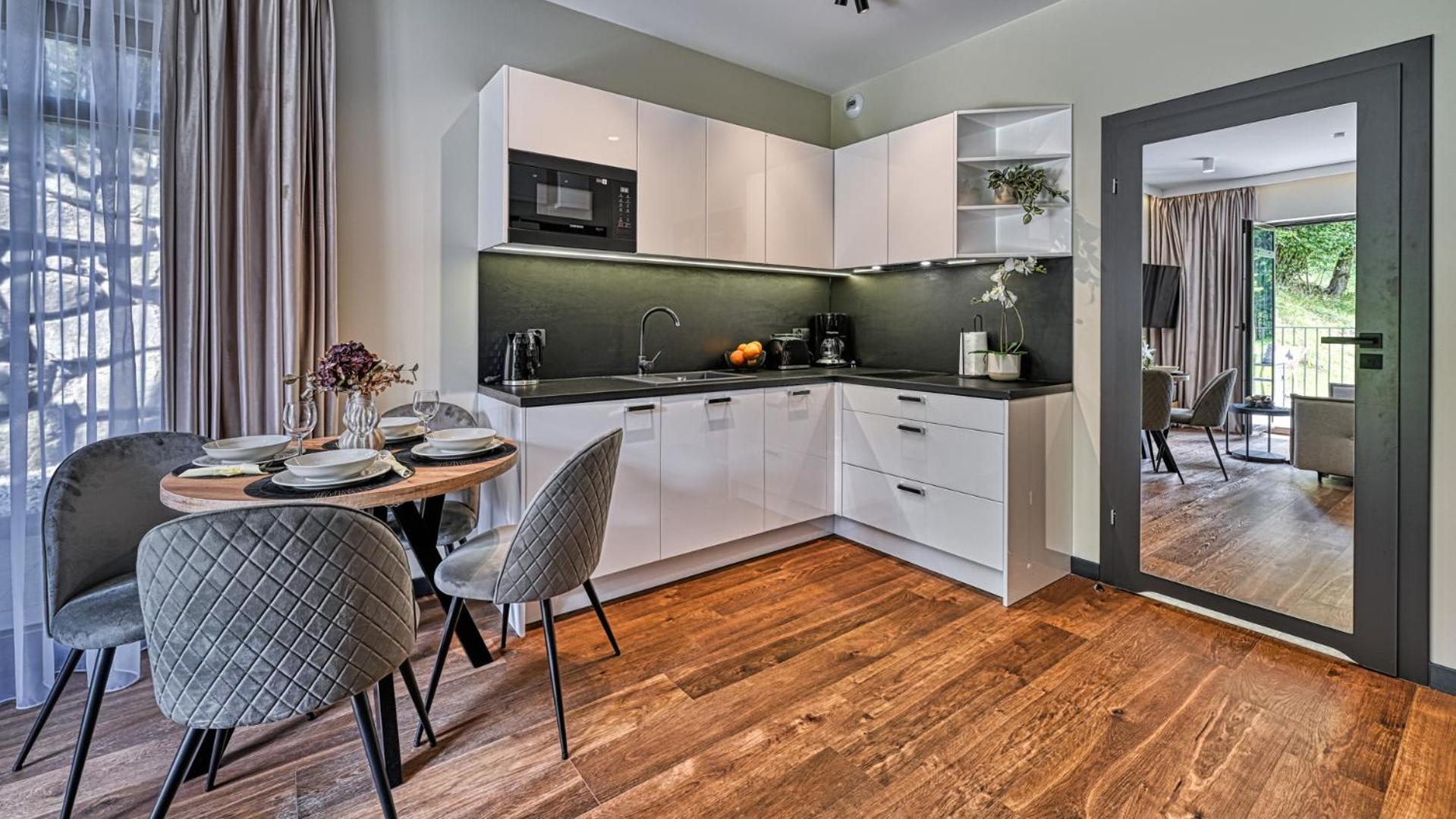 Apartament z prywatnym Jacuzzi Orlik VIP Residence - blisko wyciągu i Wang by Royal Aparts