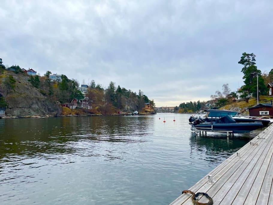Exklusiv villa med sjöutsikt och egen brygga