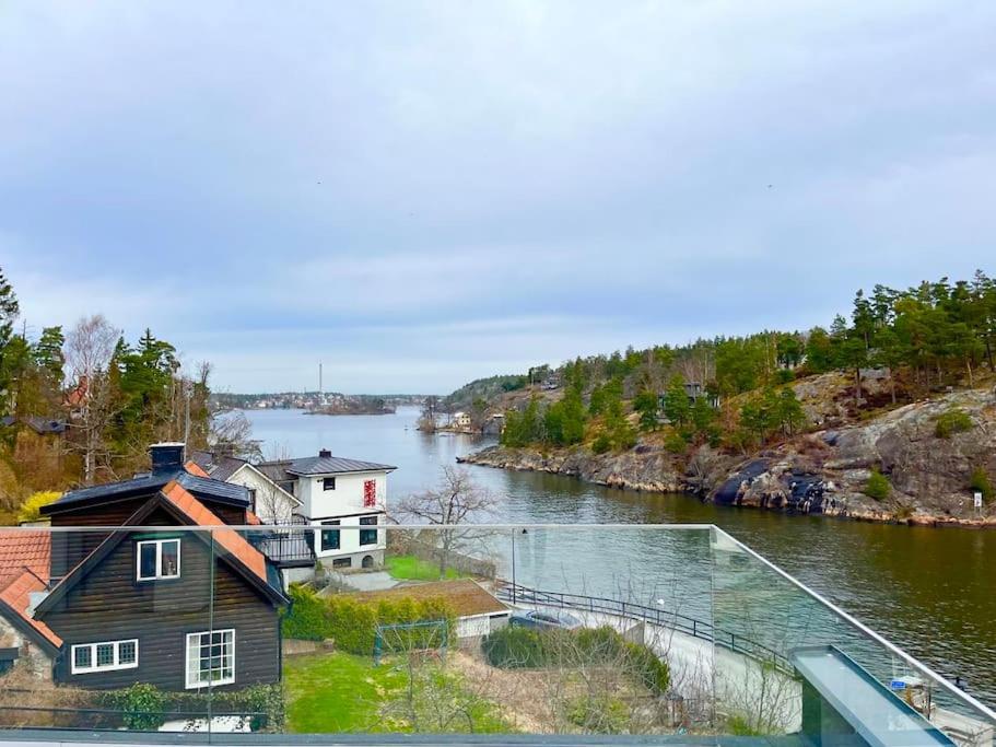 Exklusiv villa med sjöutsikt och egen brygga